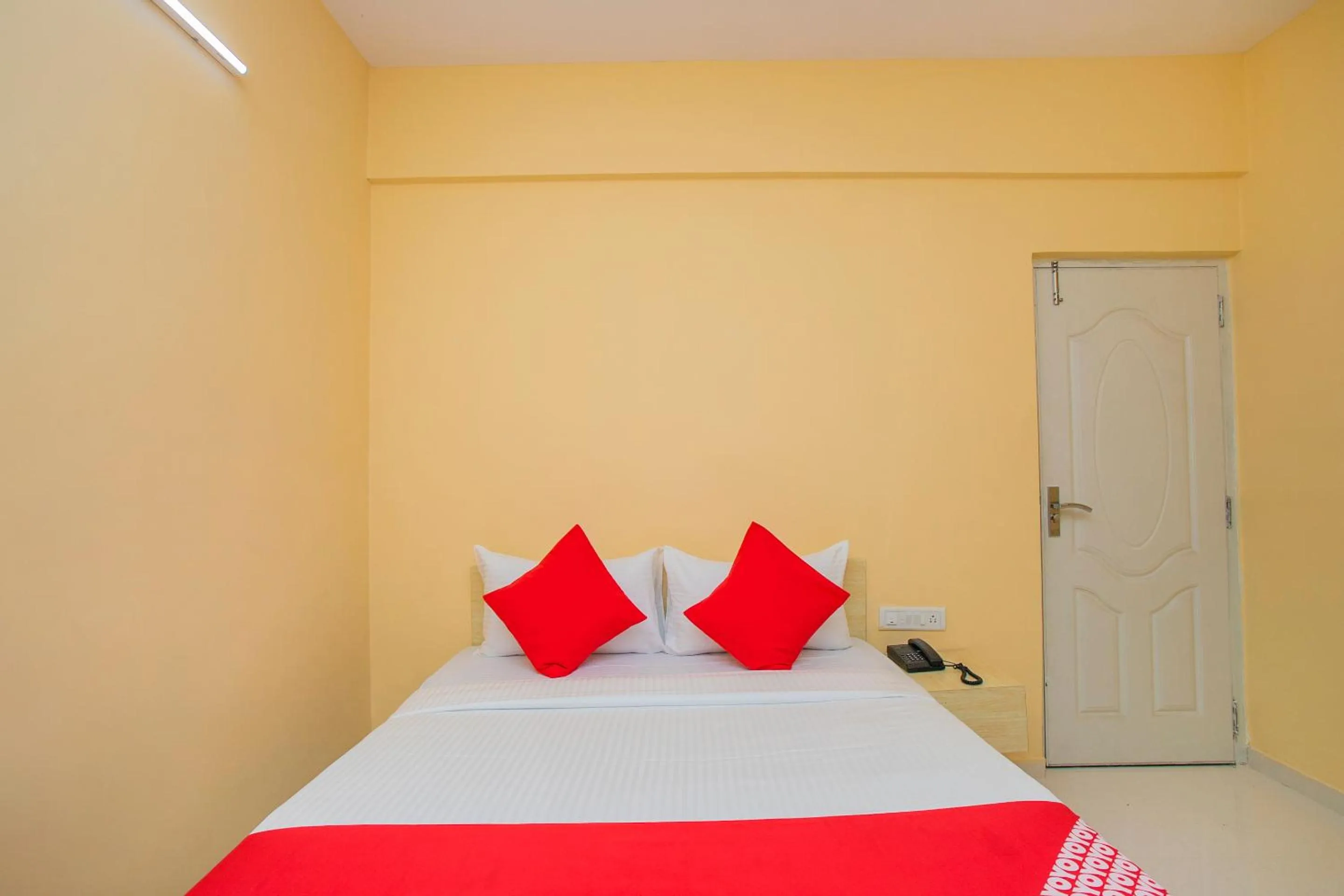 Bedroom, Bed in Hotel O Varcity Emerald Near Ragigudda Sri Prasanna Anjaneyaswamy Temple