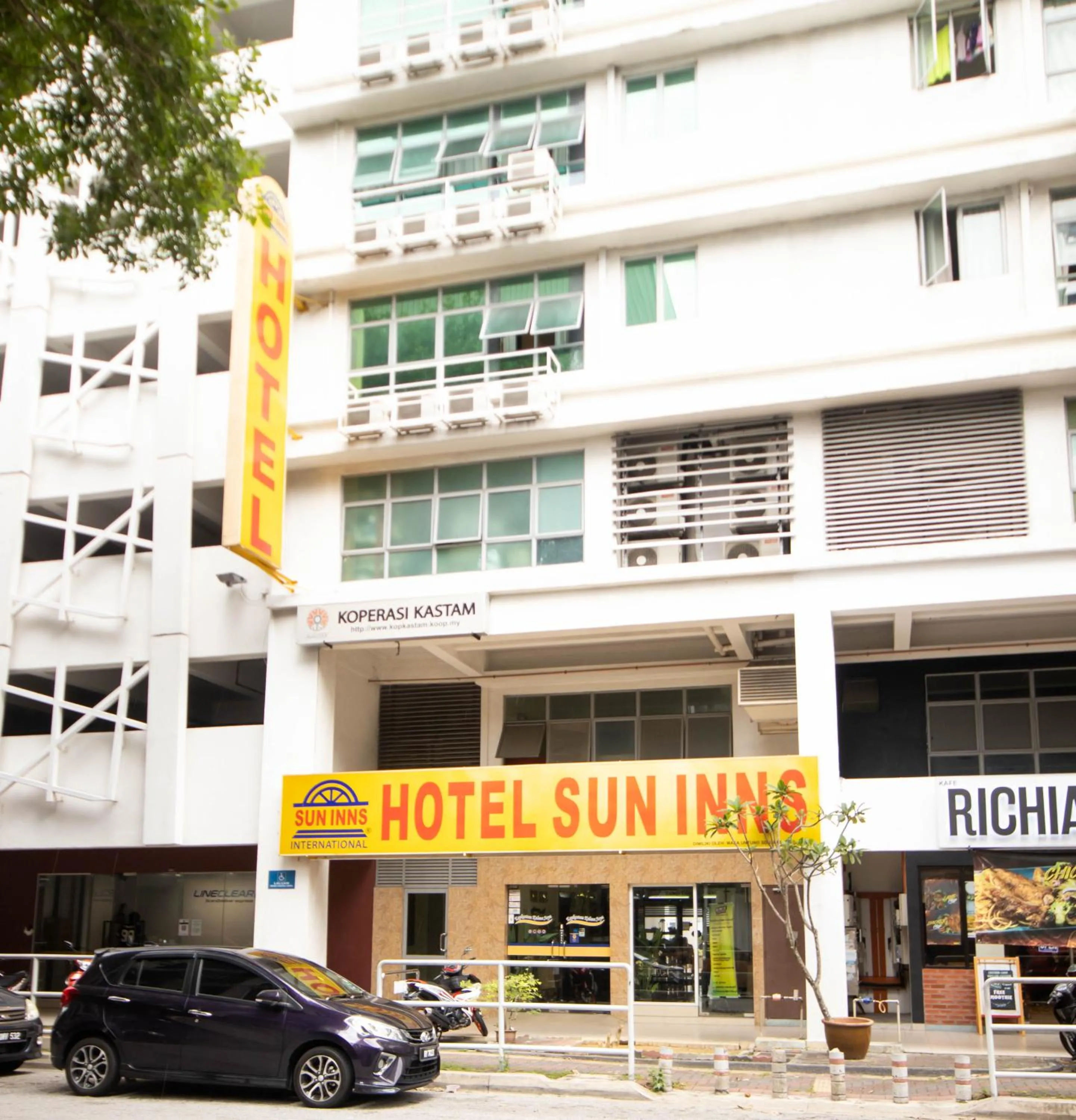 Property building in Sun Inns Hotel KopKastam Kelana Jaya
