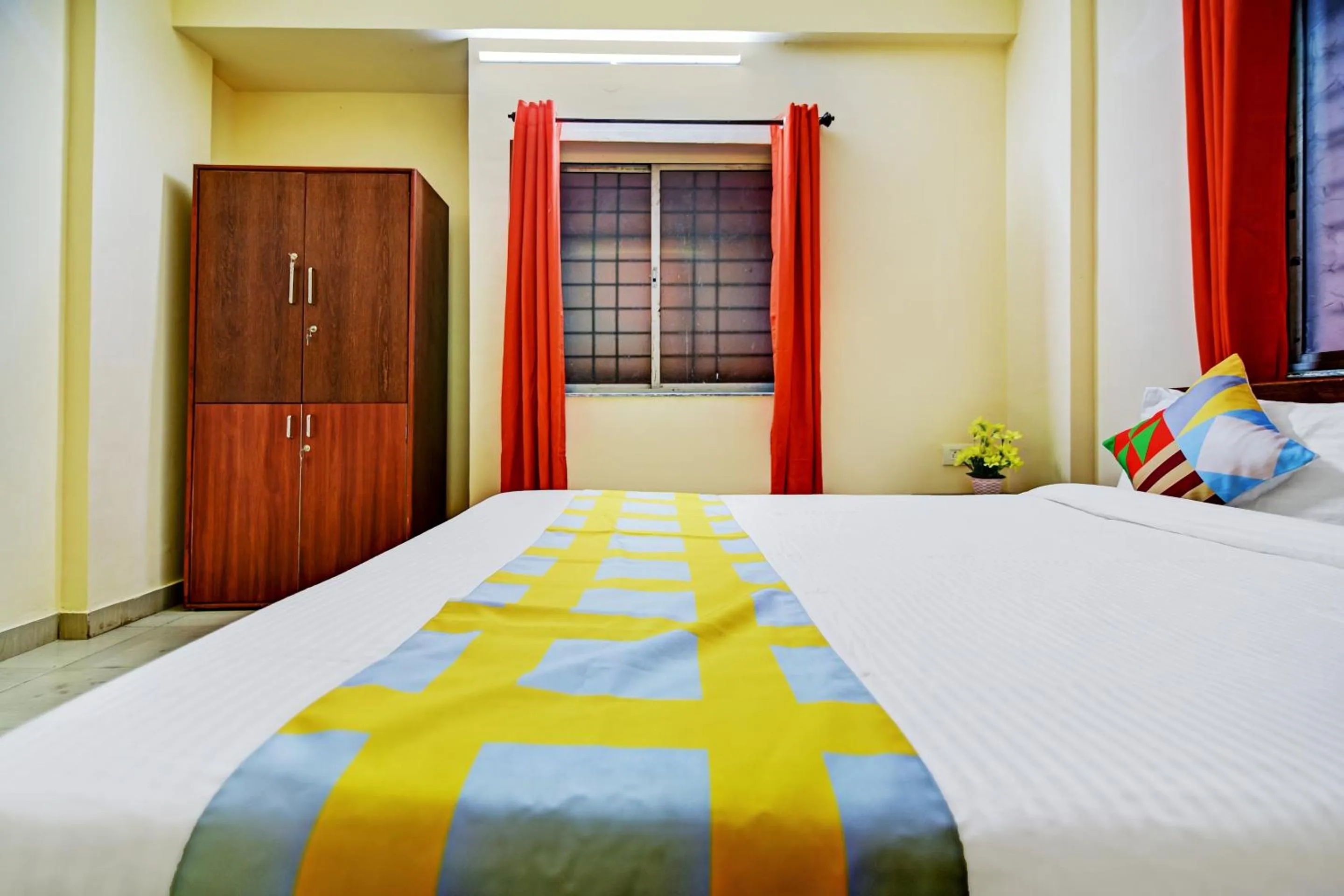 Bedroom, Bed in Super Hotel O Saiinn