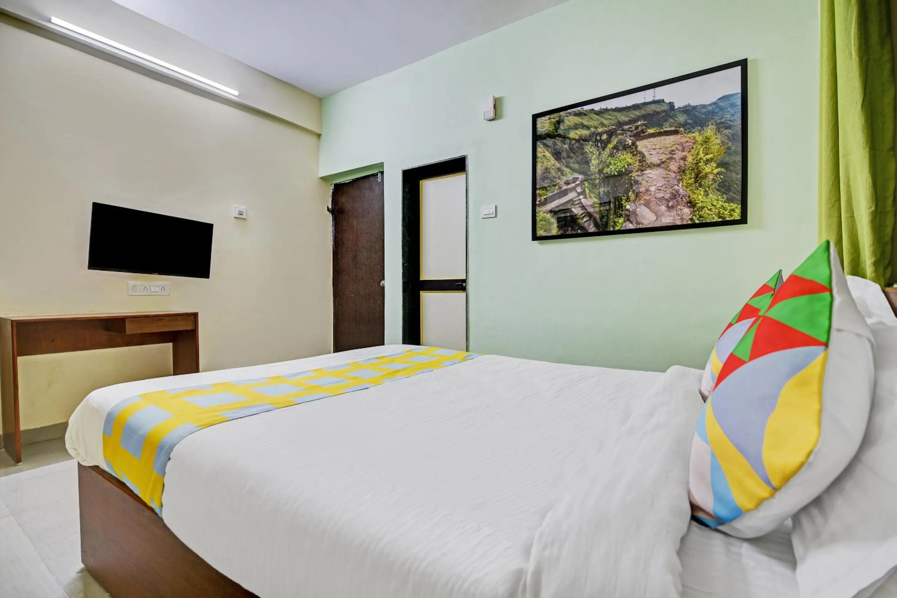 Bedroom, Bed in Super Hotel O Saiinn