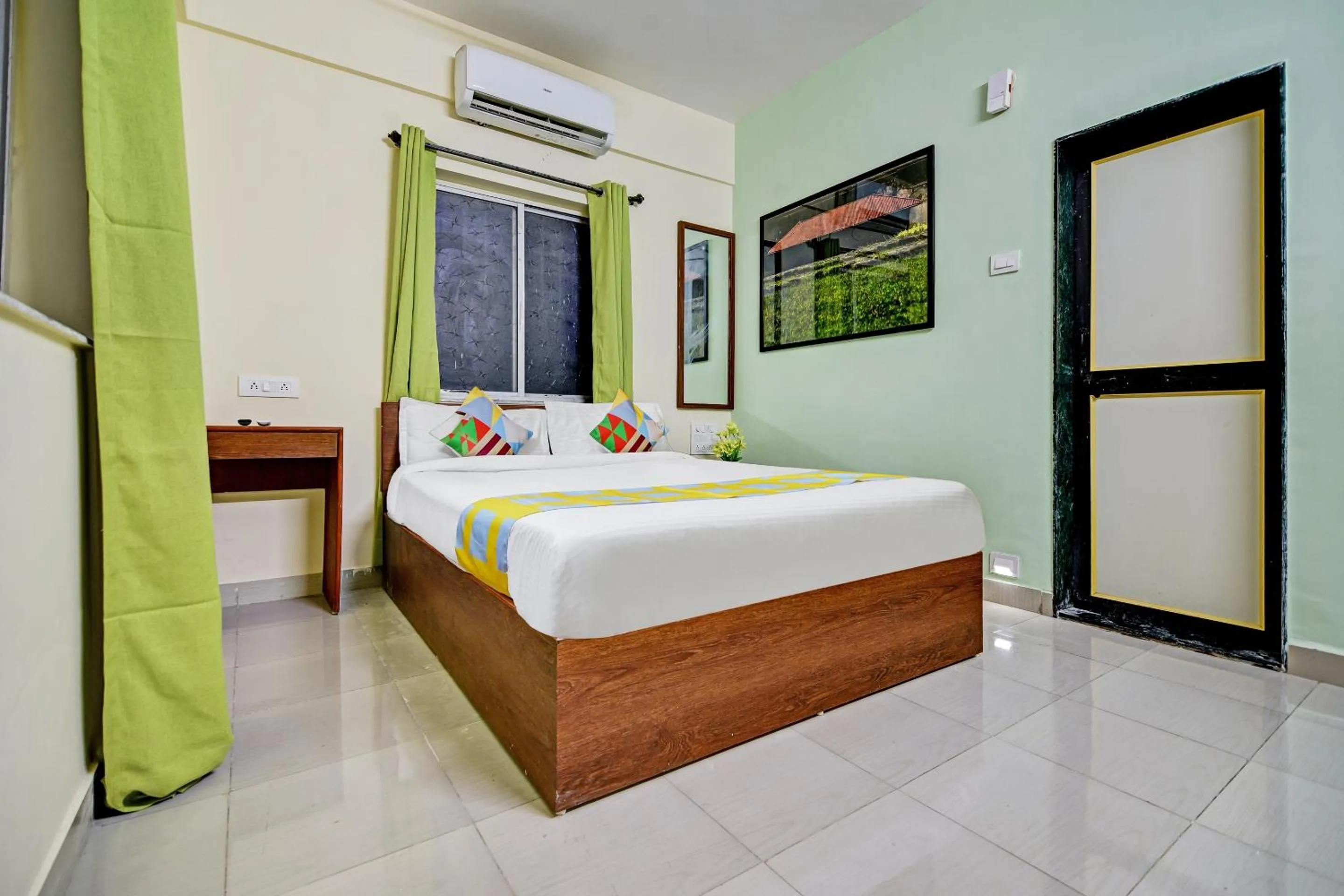 Bedroom, Bed in Super Hotel O Saiinn