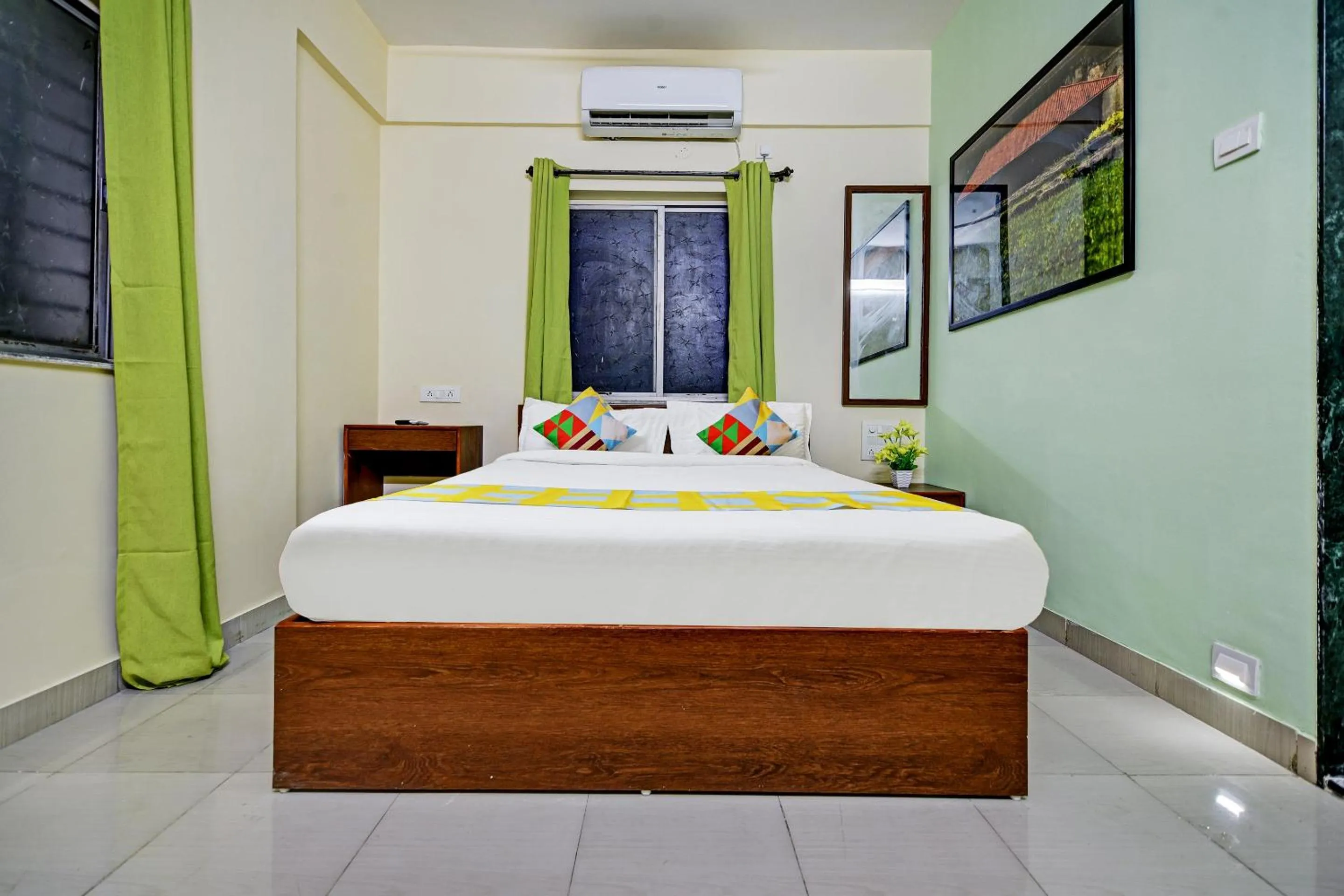 Bedroom, Bed in Super Hotel O Saiinn