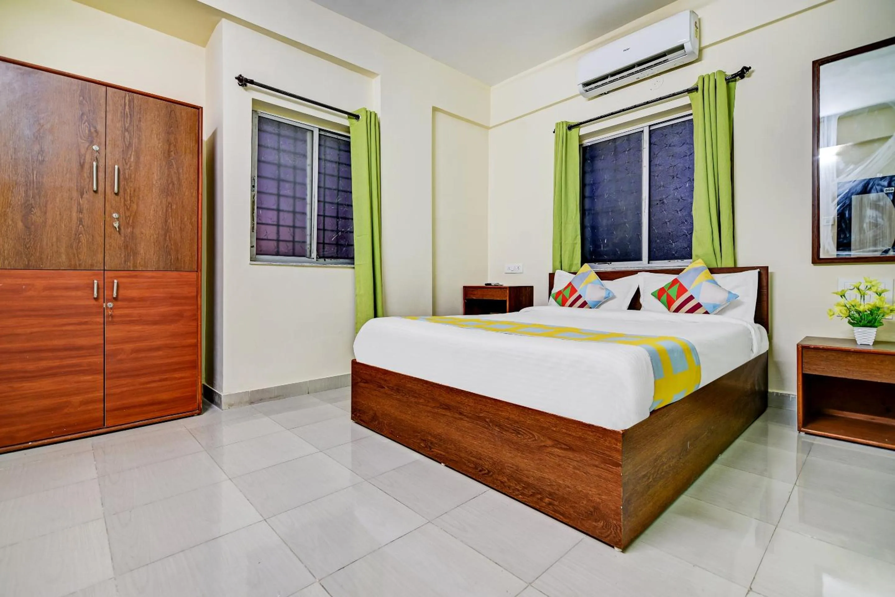 Bedroom, Bed in Super Hotel O Saiinn