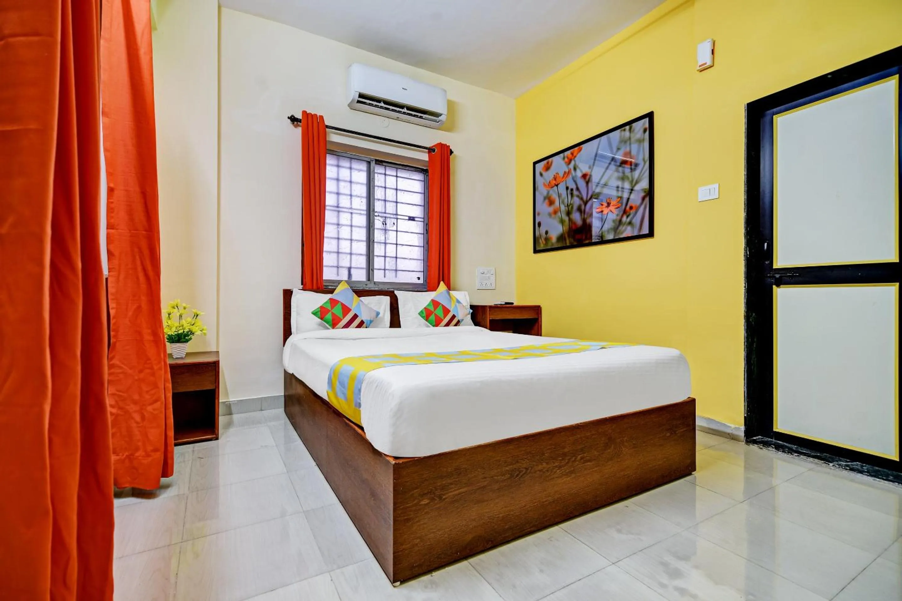 Bedroom, Bed in Super Hotel O Saiinn