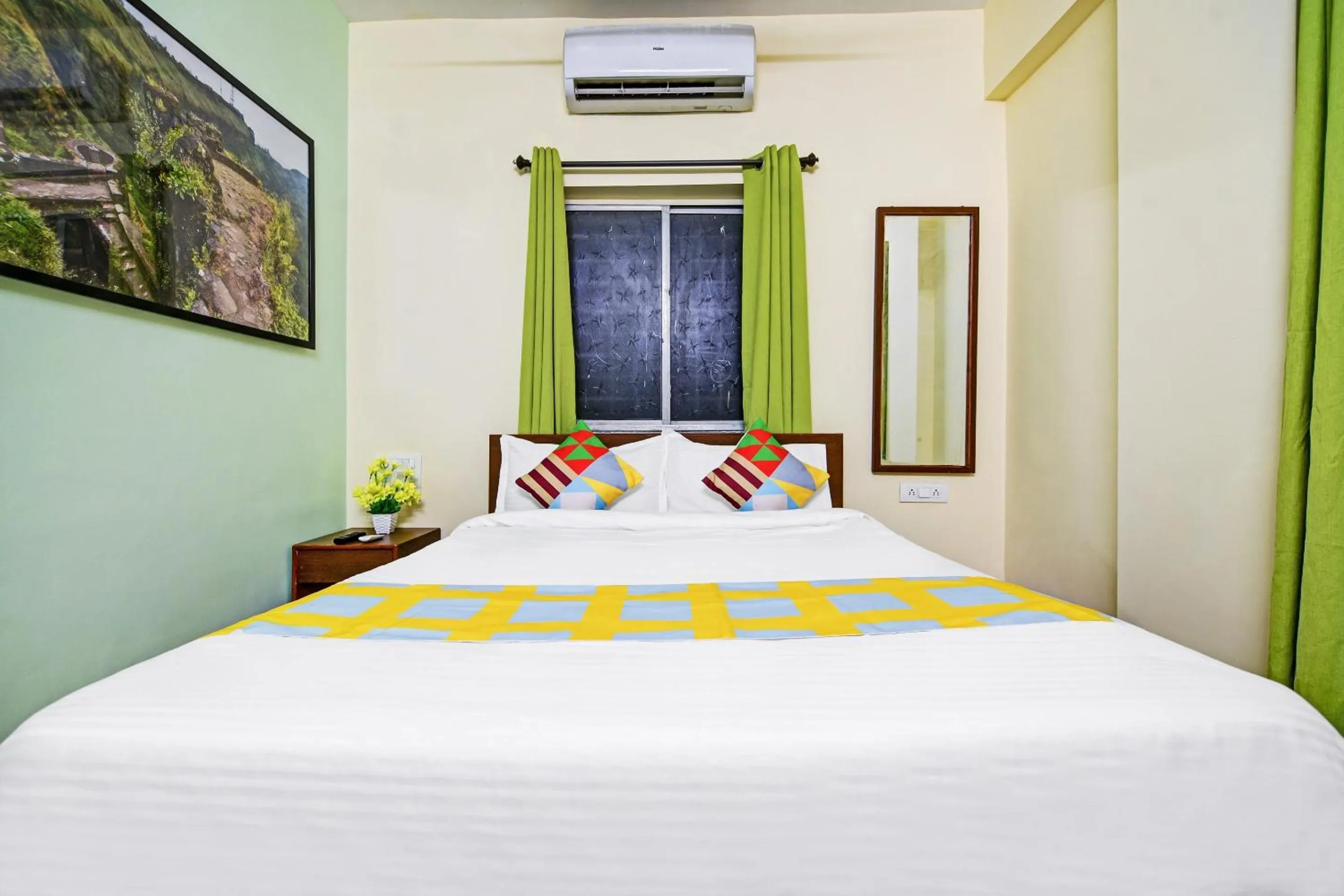 Bedroom, Bed in Super Hotel O Saiinn