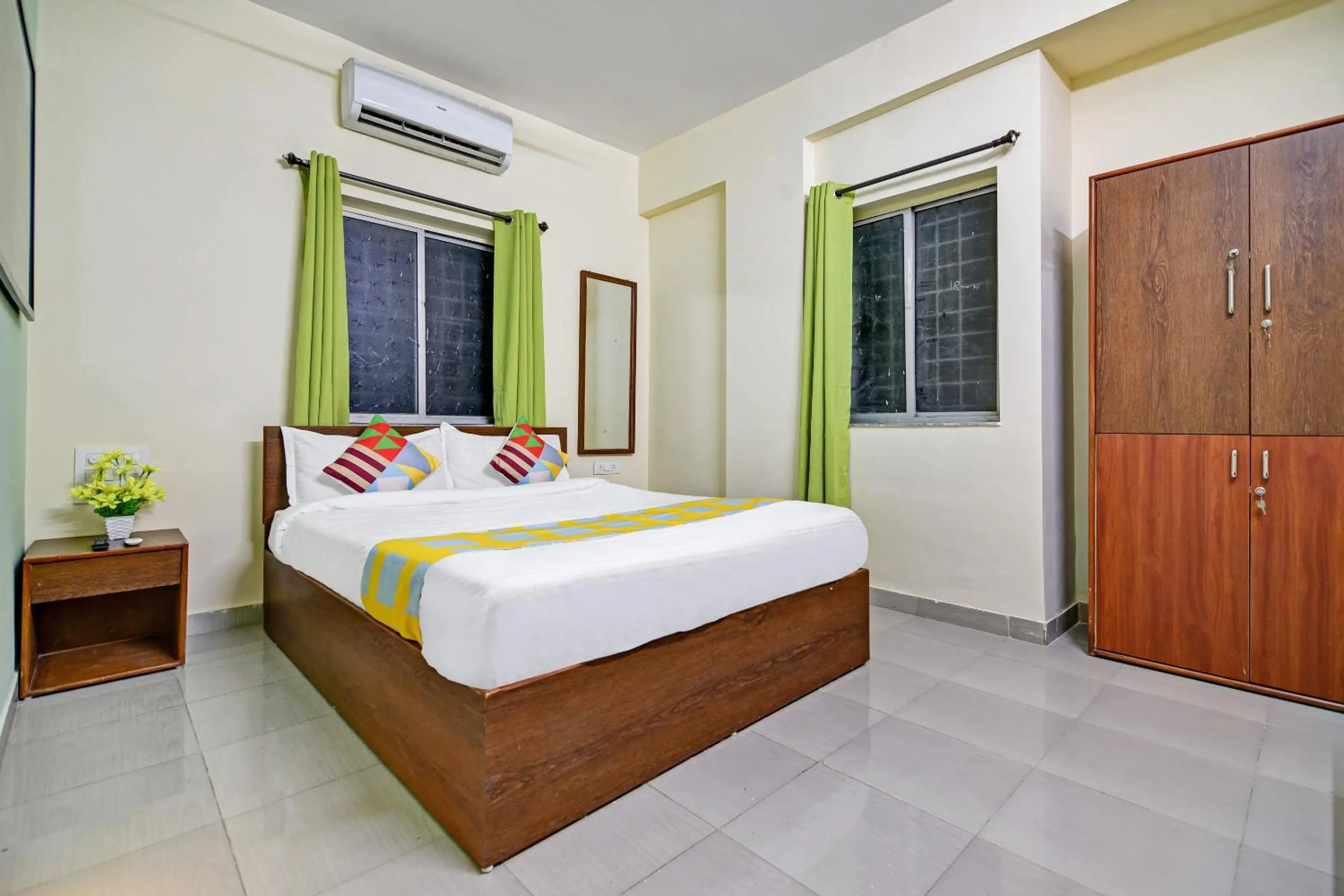 Bedroom, Bed in Super Hotel O Saiinn