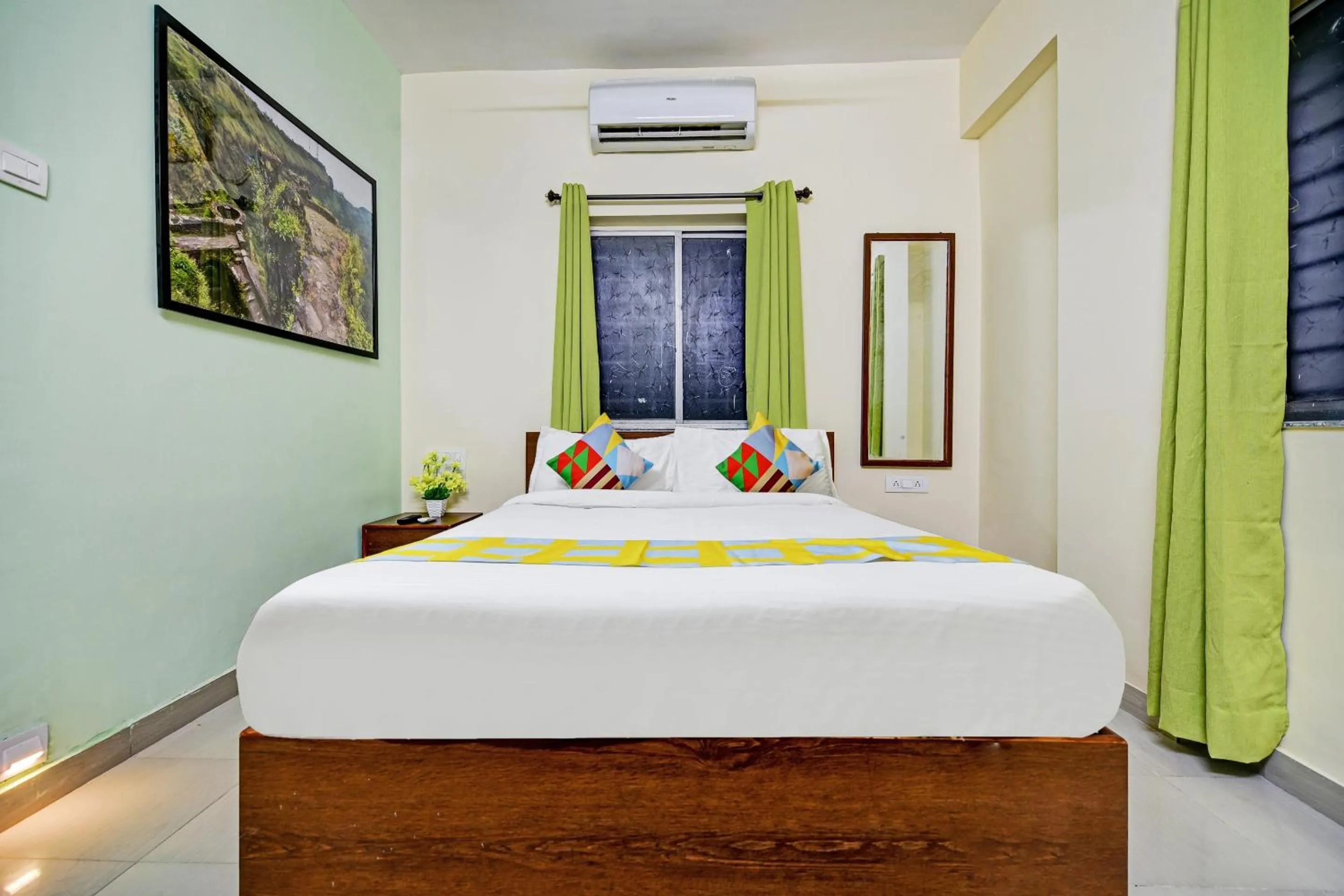 Bedroom, Bed in Super Hotel O Saiinn