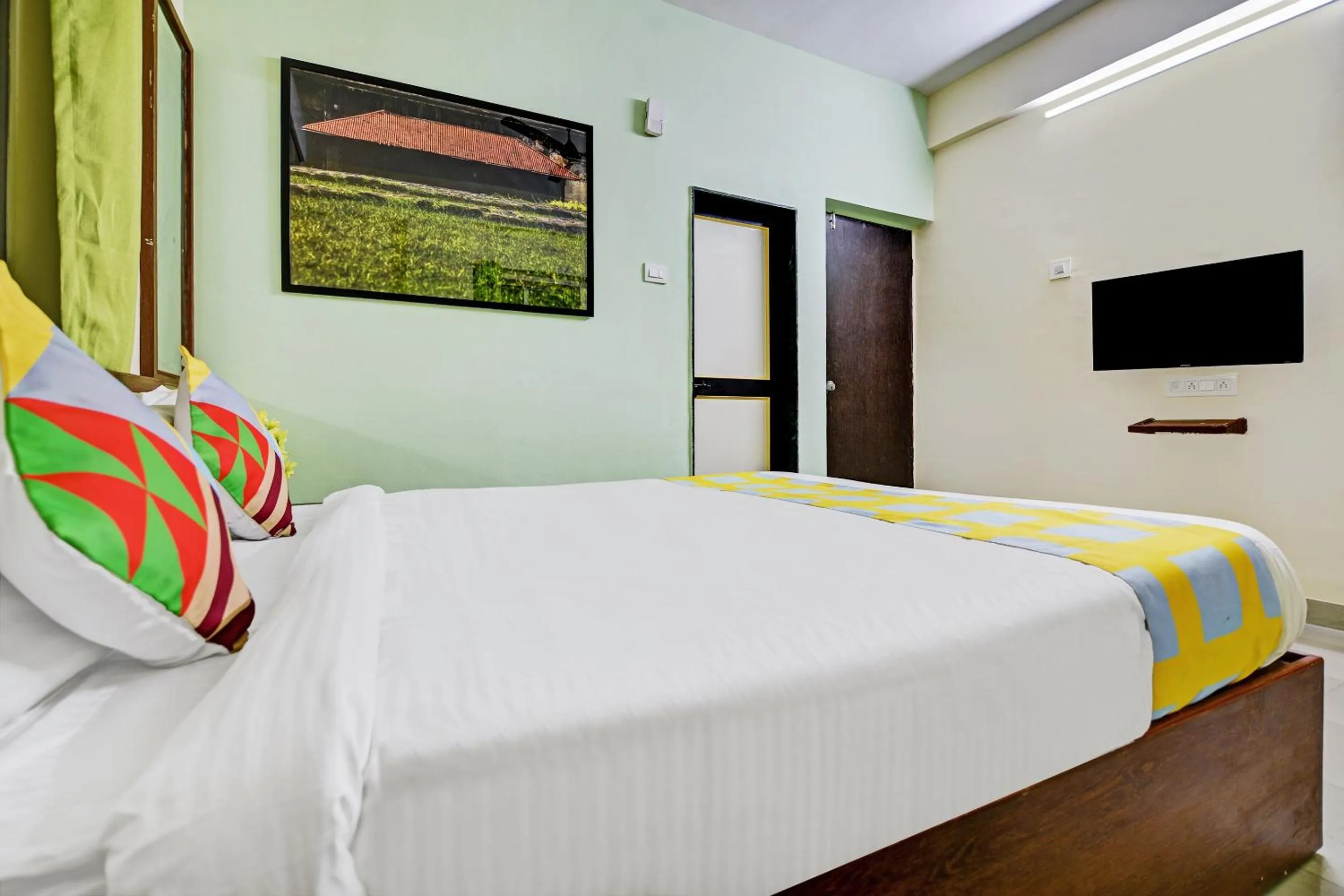 Bedroom, Bed in Super Hotel O Saiinn