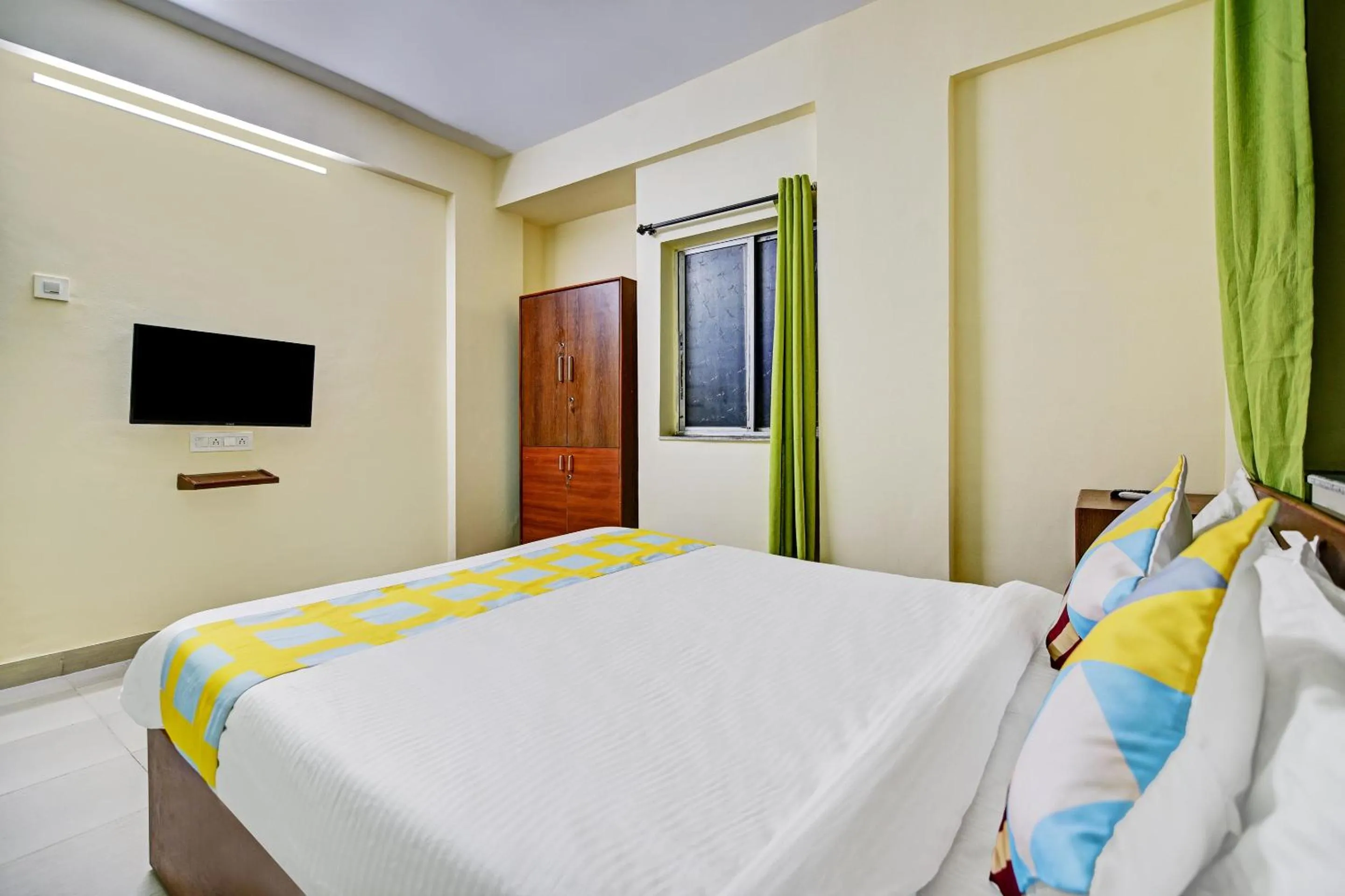 Bedroom, Bed in Super Hotel O Saiinn