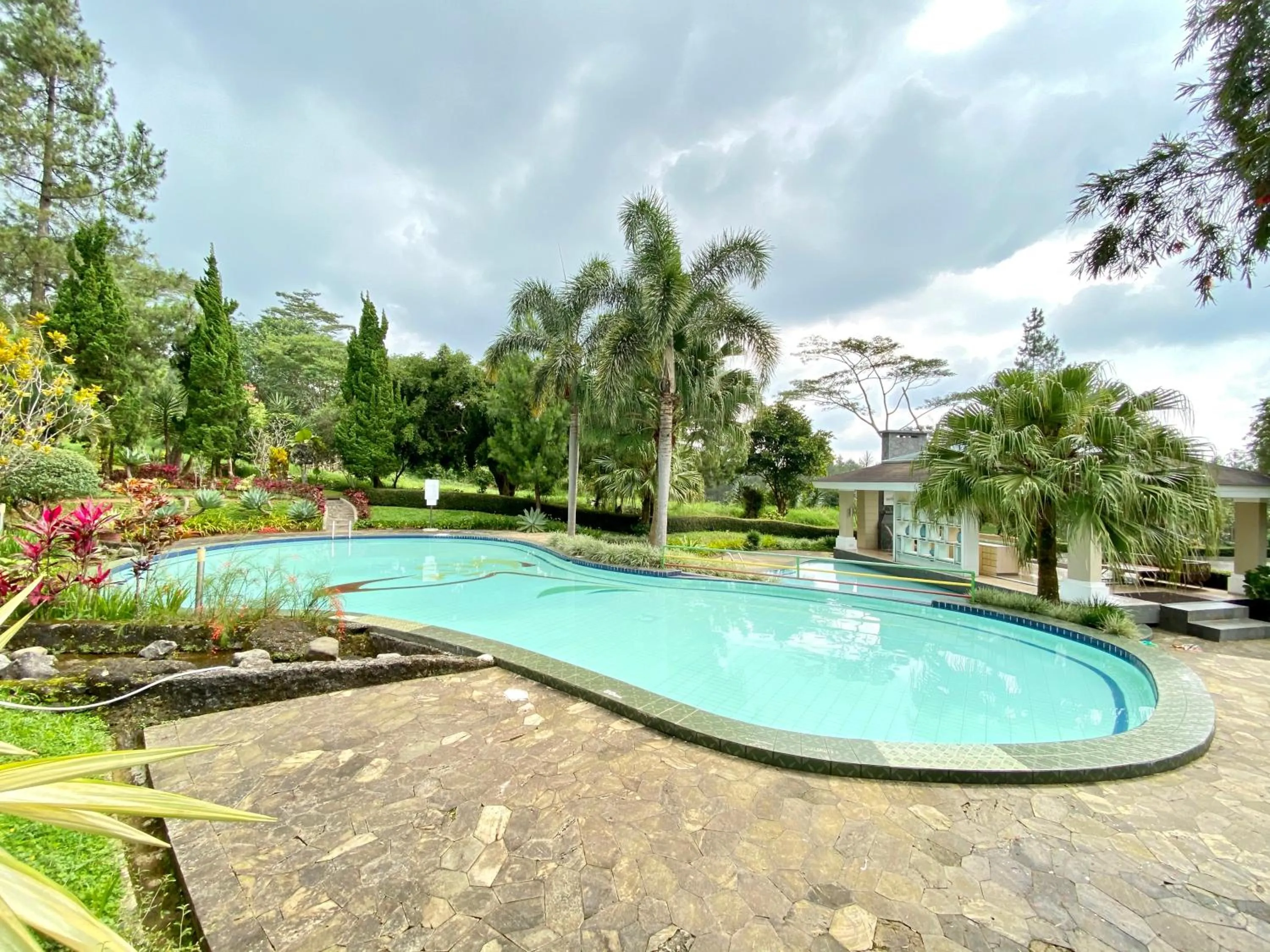 Swimming pool in Pesona Alam Resort & Spa