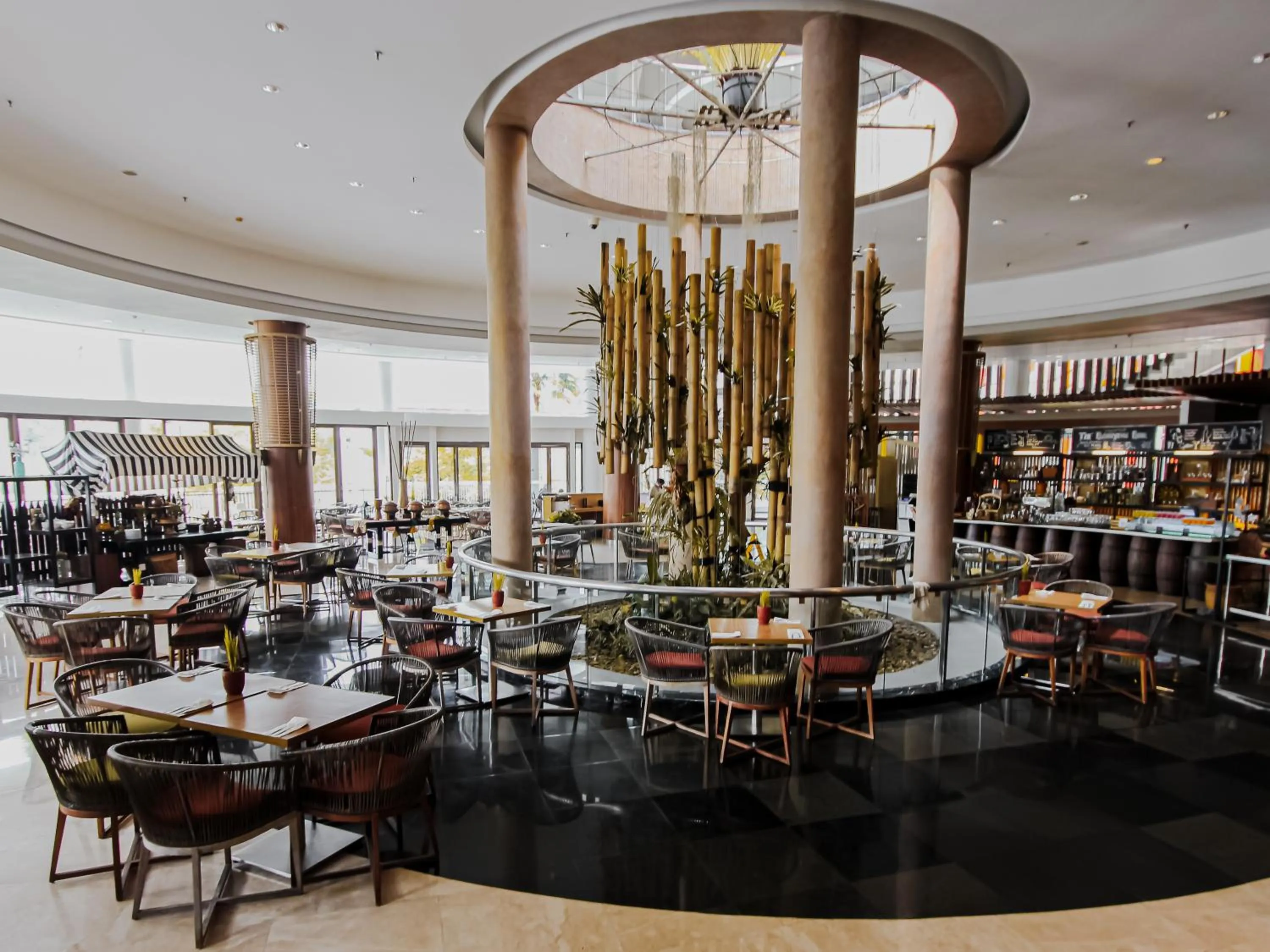 Restaurant/places to eat in Pesona Alam Resort & Spa