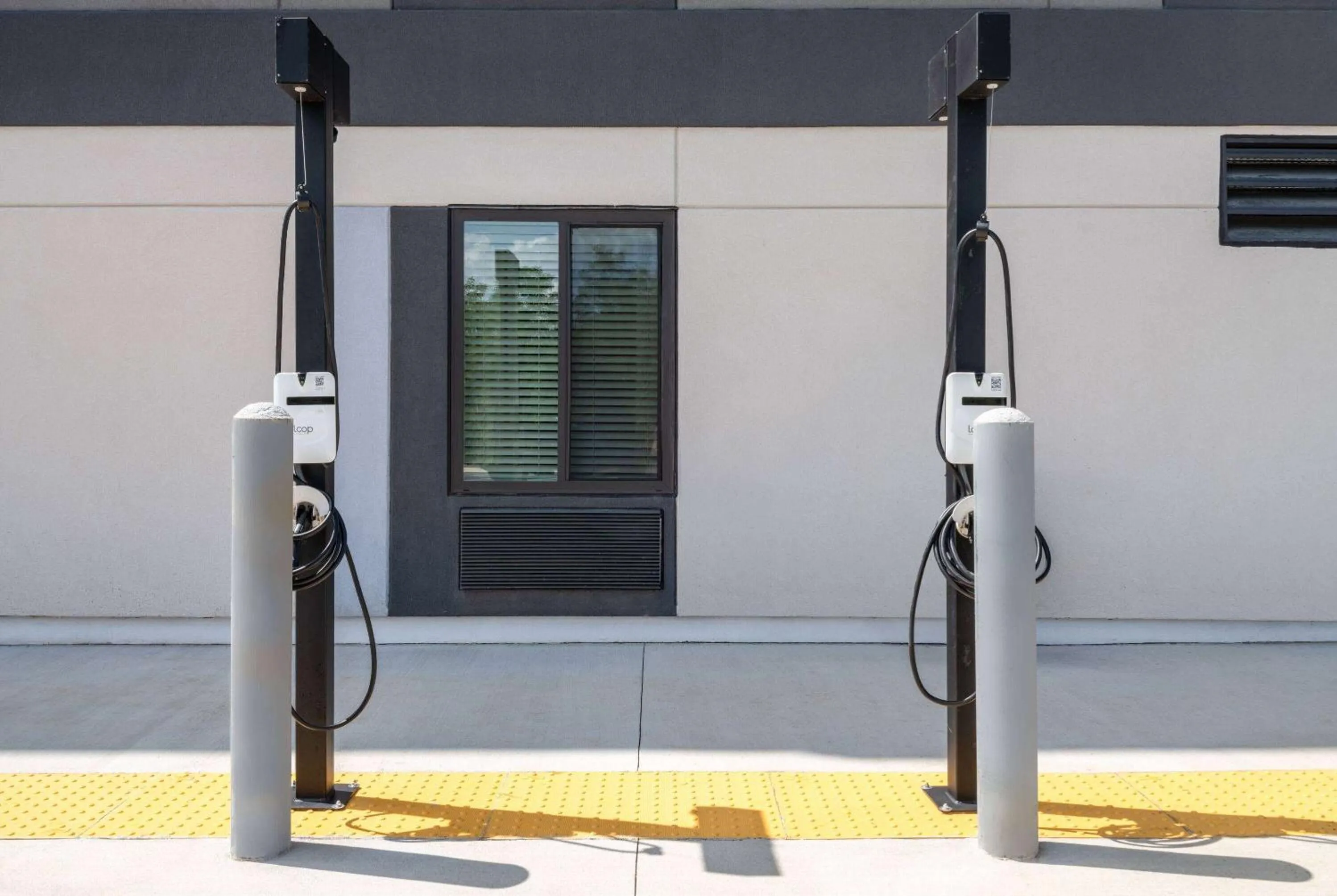 Property building in ECHO Suites Extended Stay by Wyndham Johnson City Medical CR