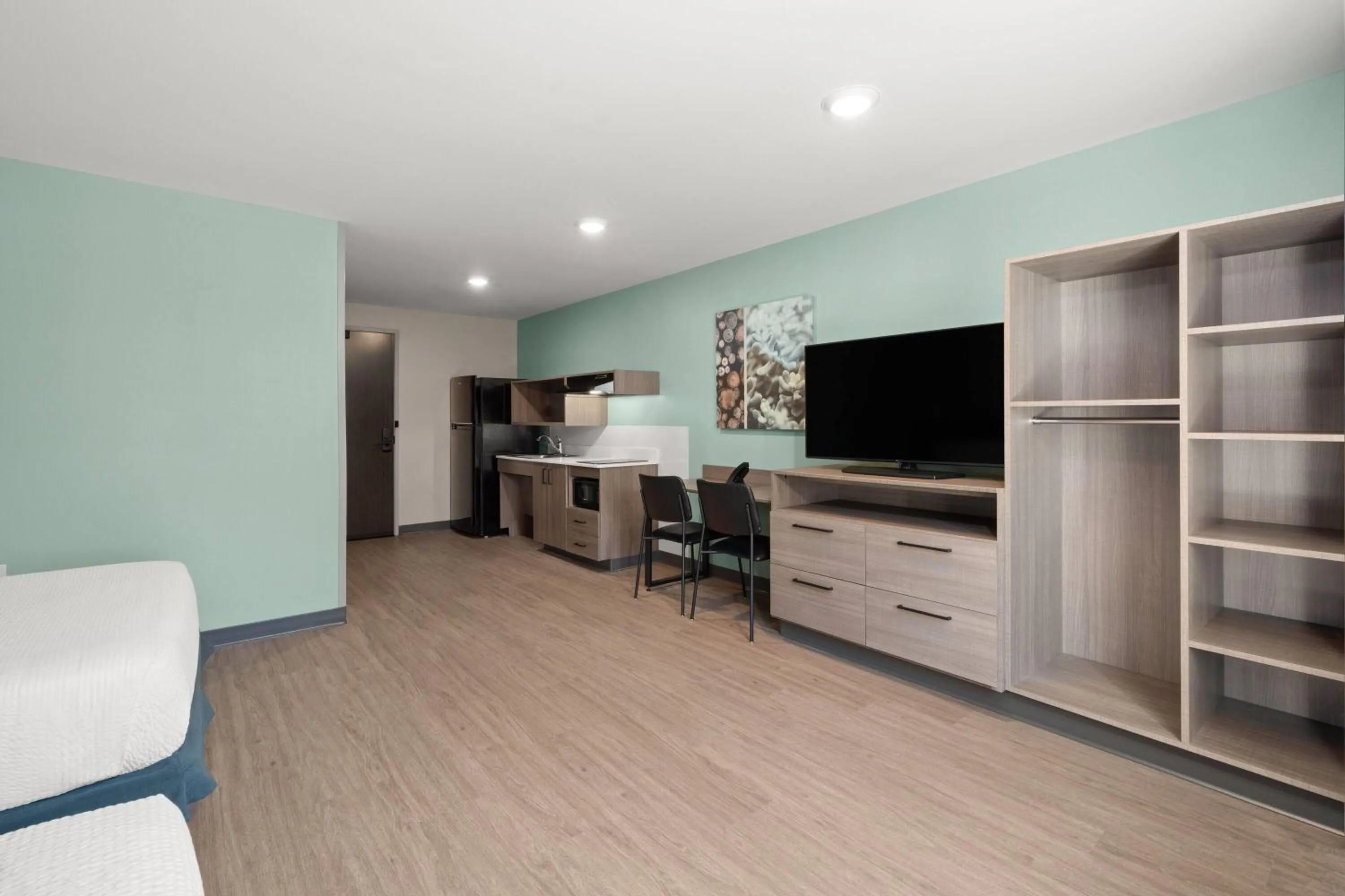 Kitchen or kitchenette in ECHO Suites Extended Stay by Wyndham Johnson City Medical CR