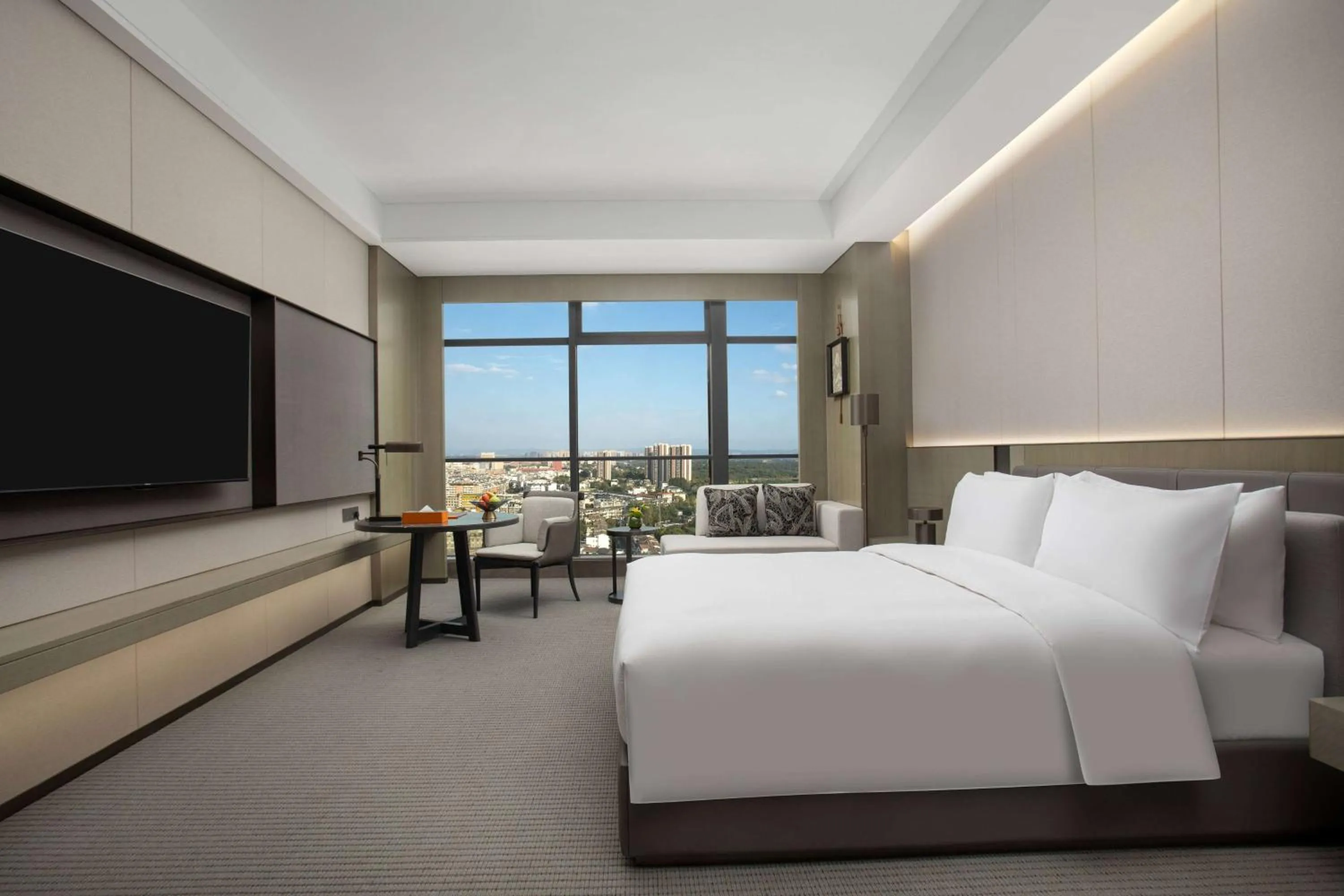 Photo of the whole room, Bed in Wyndham Grand Chengdu East