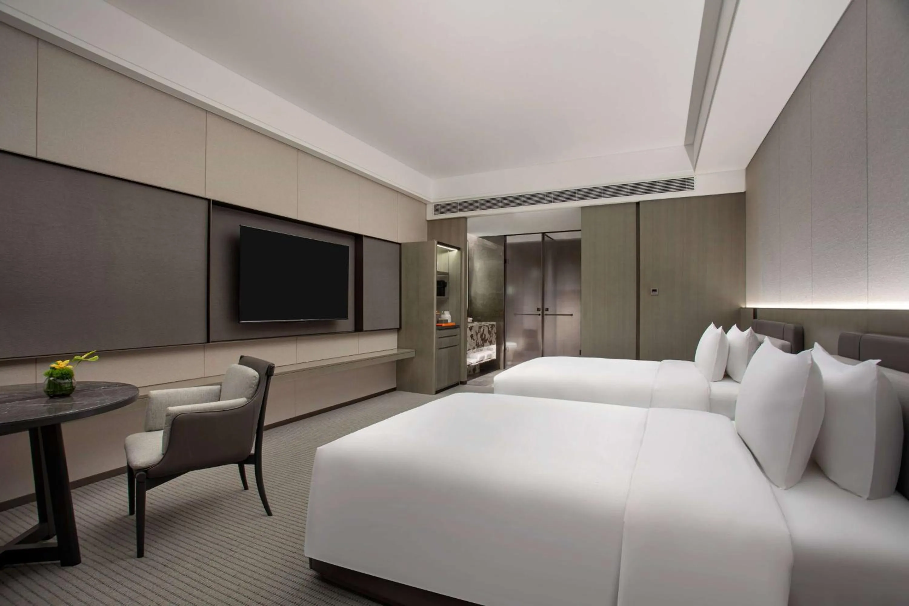 Photo of the whole room, Bed in Wyndham Grand Chengdu East