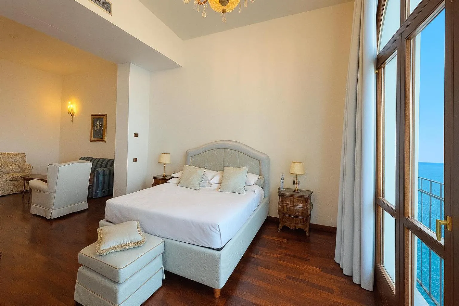 Bed in Grand Hotel Europa Palace Sorrento