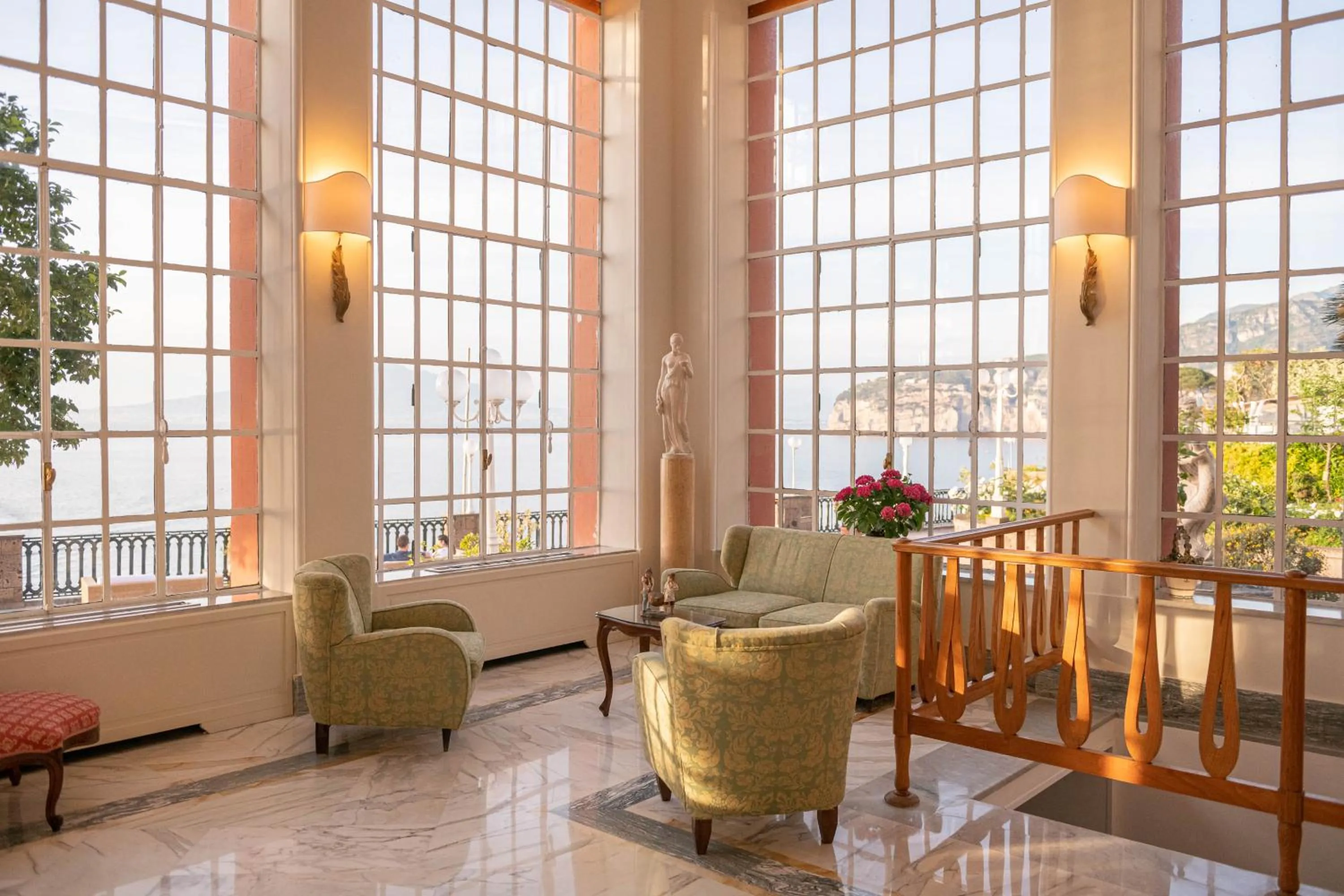 Lounge or bar in Grand Hotel Europa Palace Sorrento