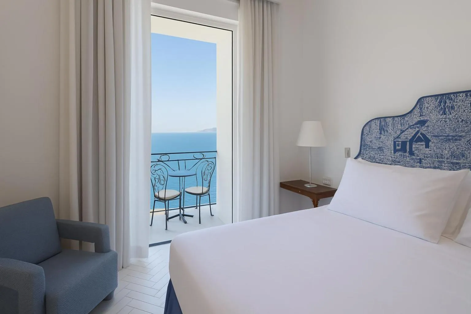 Bedroom, Bed in Grand Hotel Europa Palace Sorrento