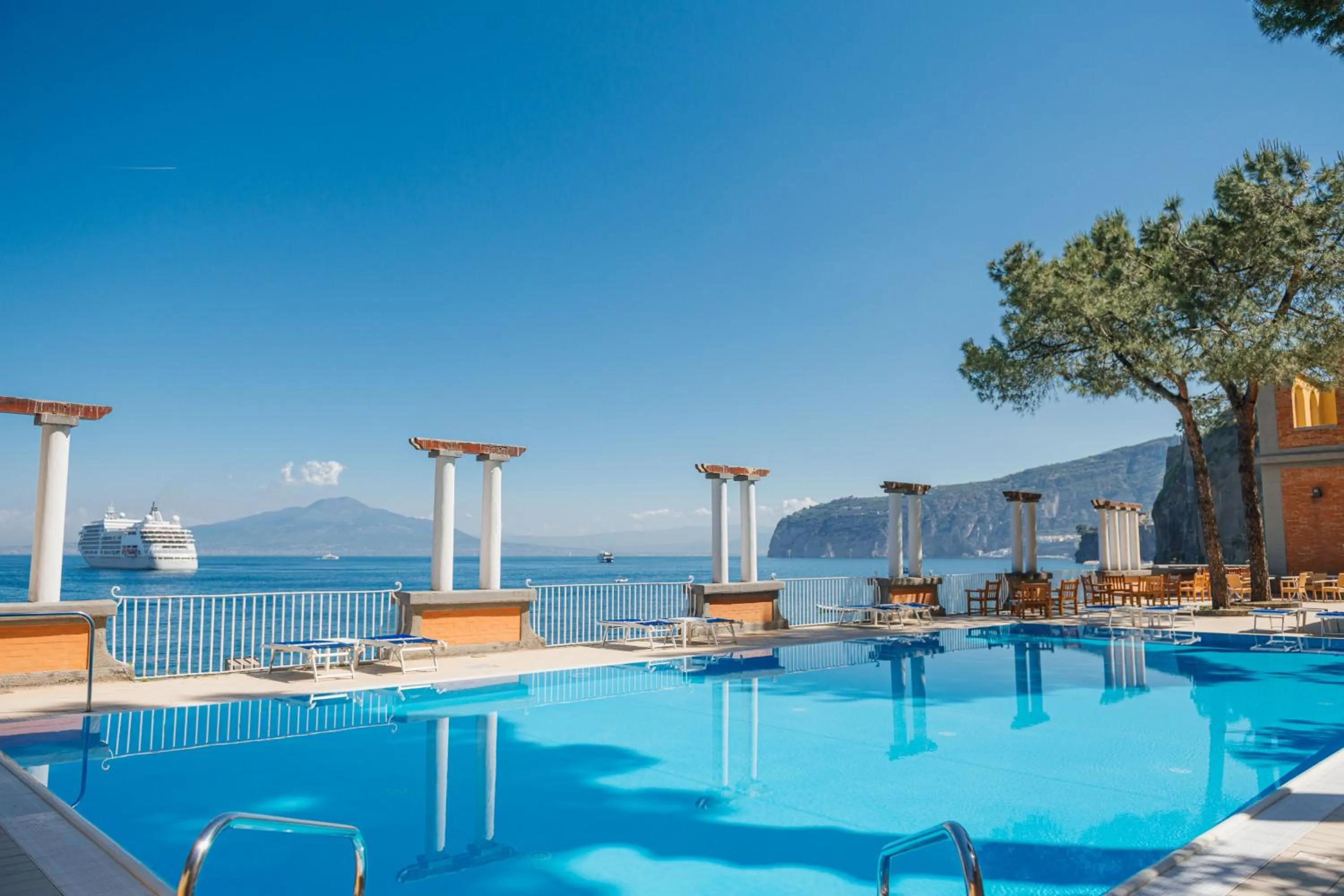 Pool view in Grand Hotel Europa Palace Sorrento