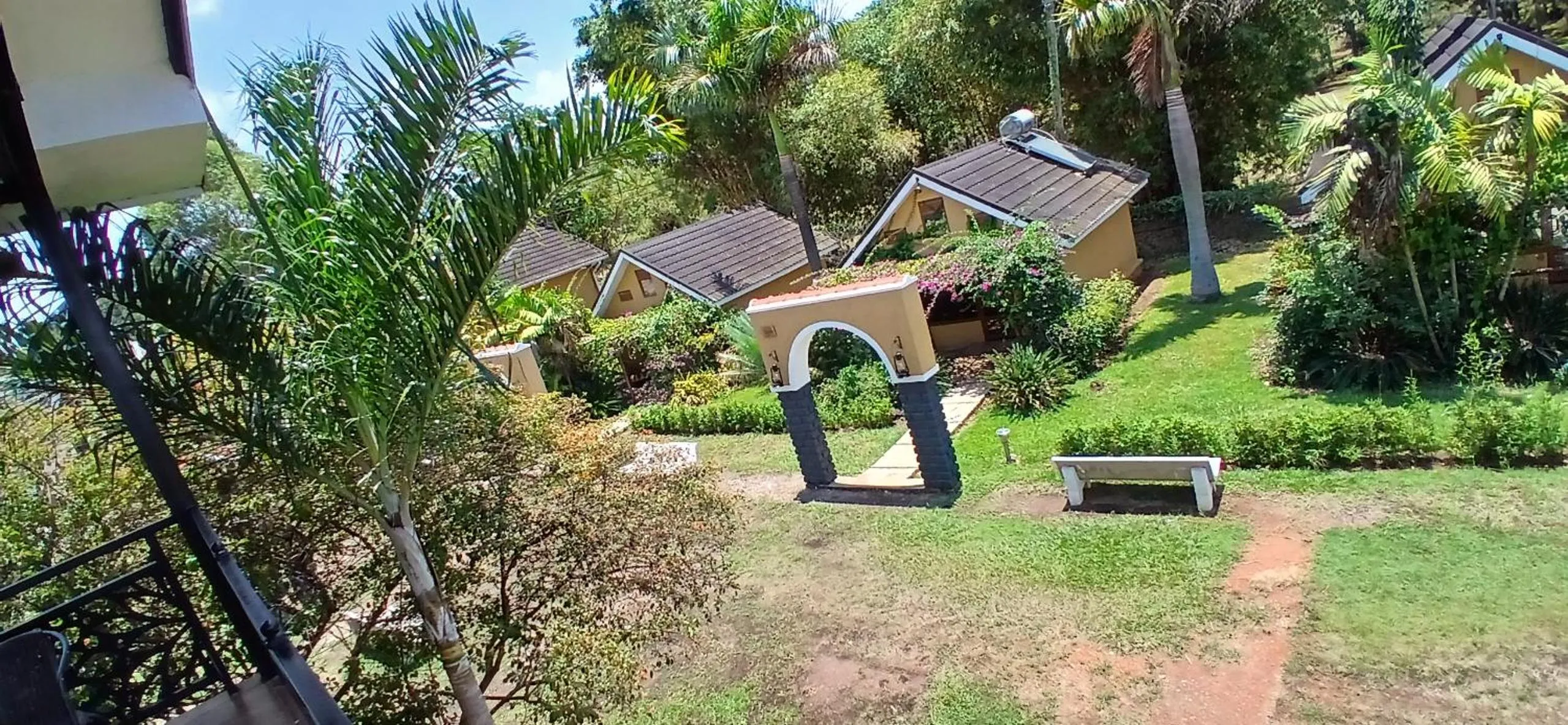 Garden in Explorer Resort & Marina