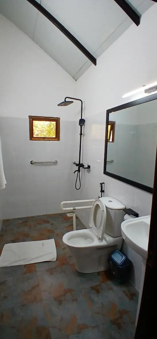 Bathroom in Explorer Resort & Marina