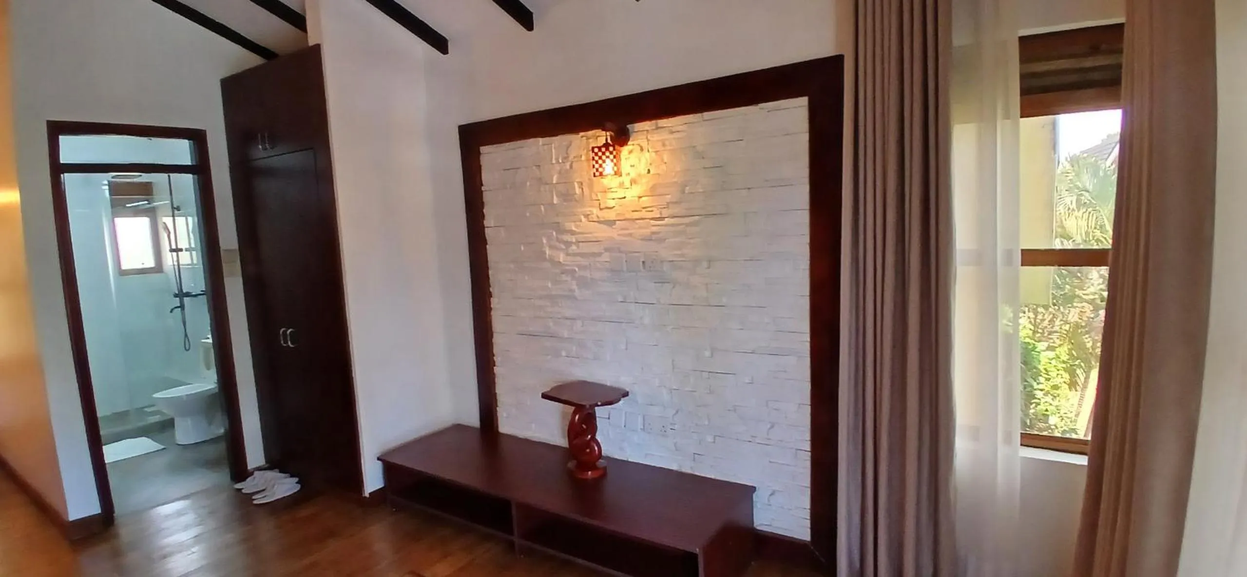 Shower in Explorer Resort & Marina