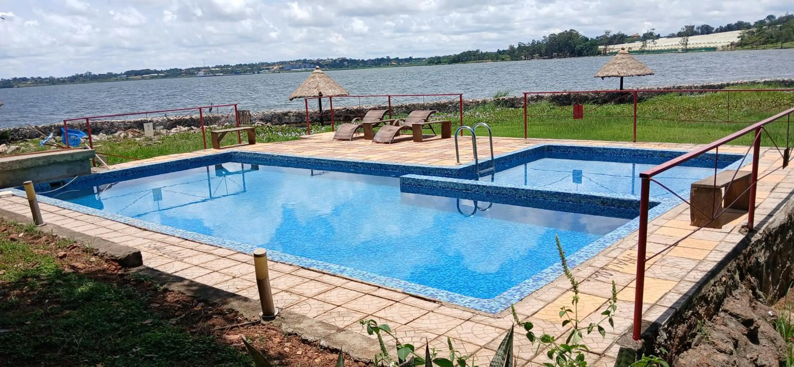 Swimming pool in Explorer Resort & Marina
