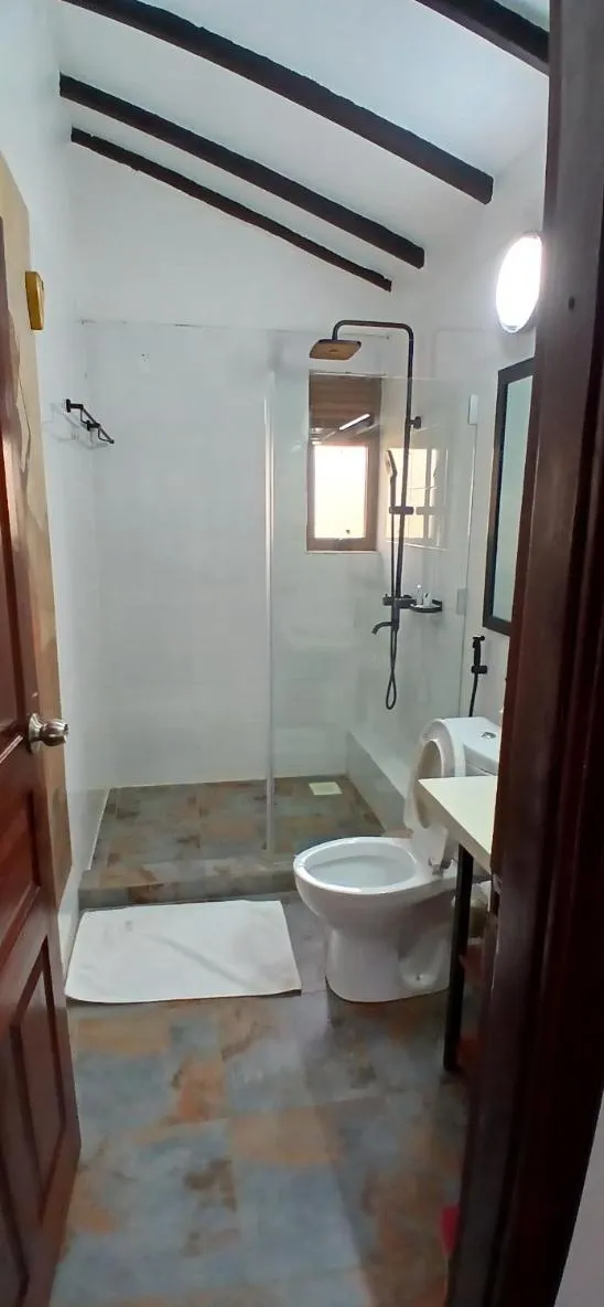 Shower in Explorer Resort & Marina