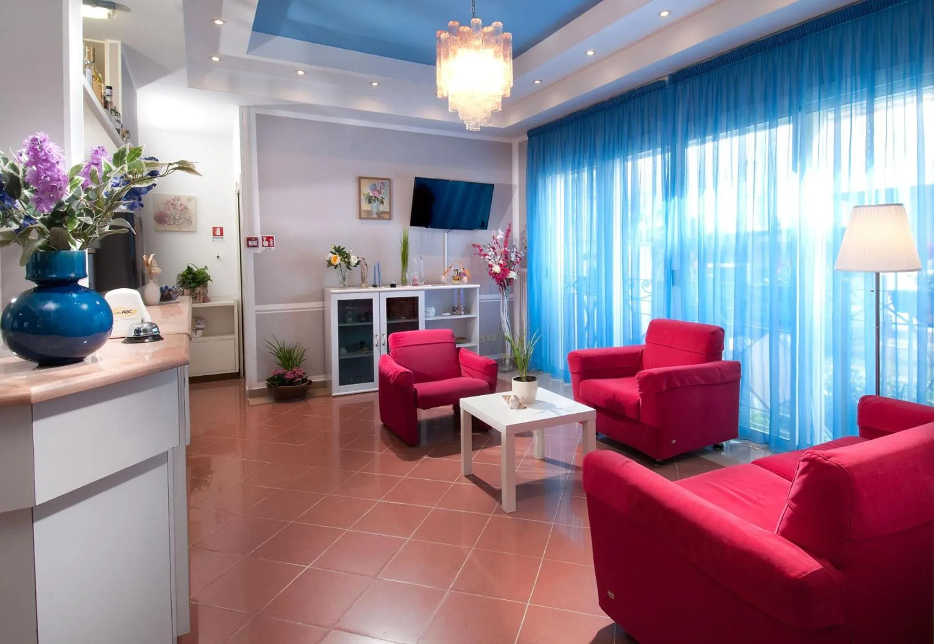 Communal lounge/ TV room in Hotel Cheri