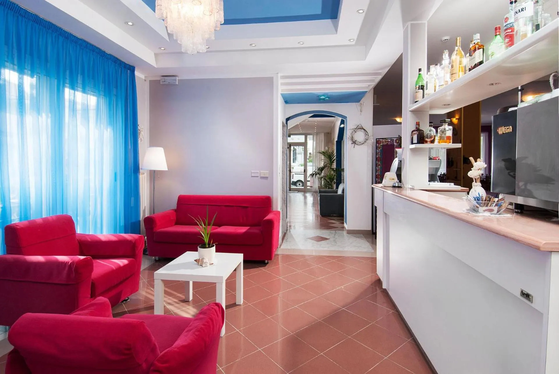 Restaurant/places to eat in Hotel Cheri