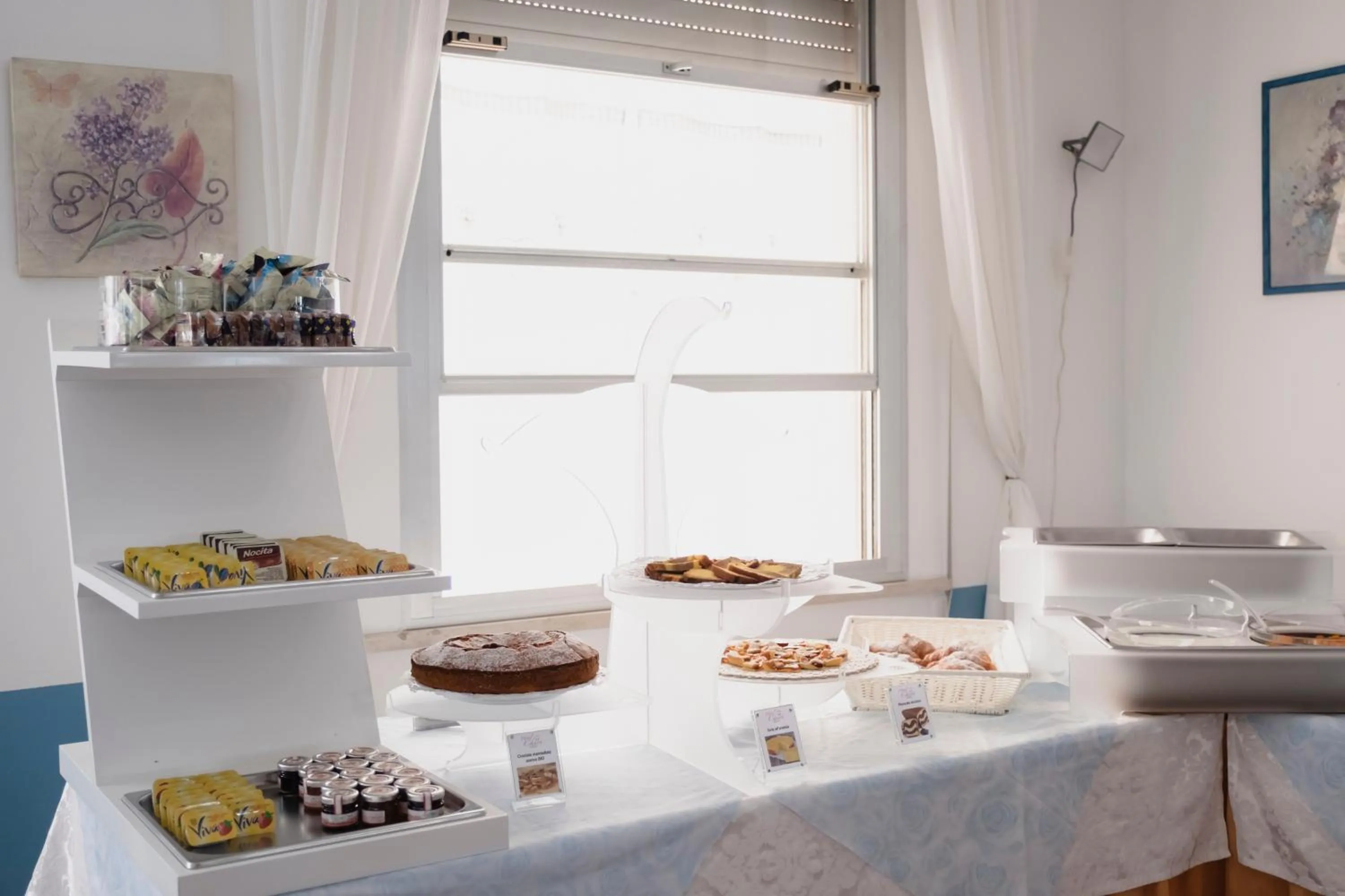 Food and drinks in Hotel Cheri