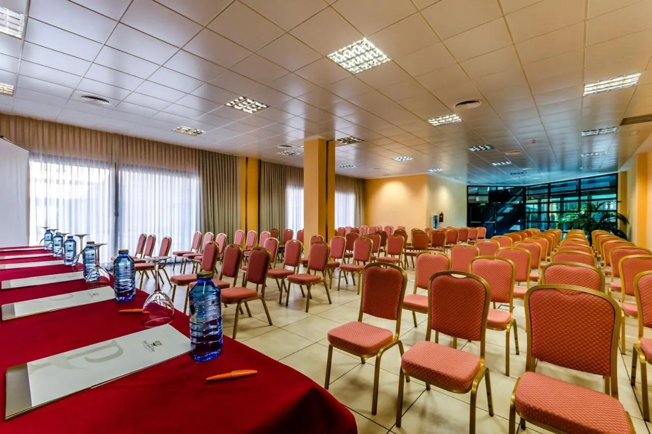 Business facilities in Alcalá Plaza