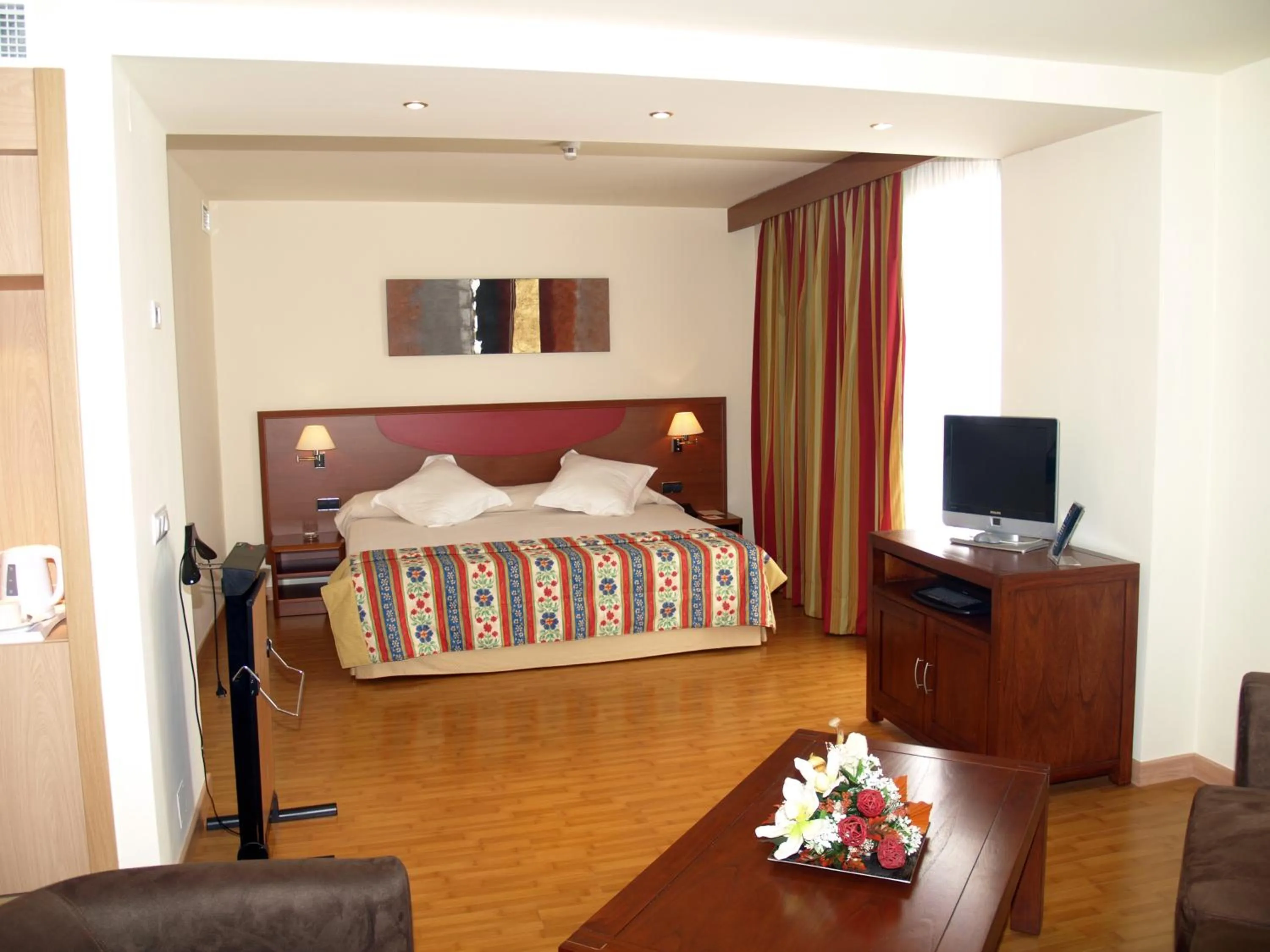 Photo of the whole room, Bed in Alcalá Plaza