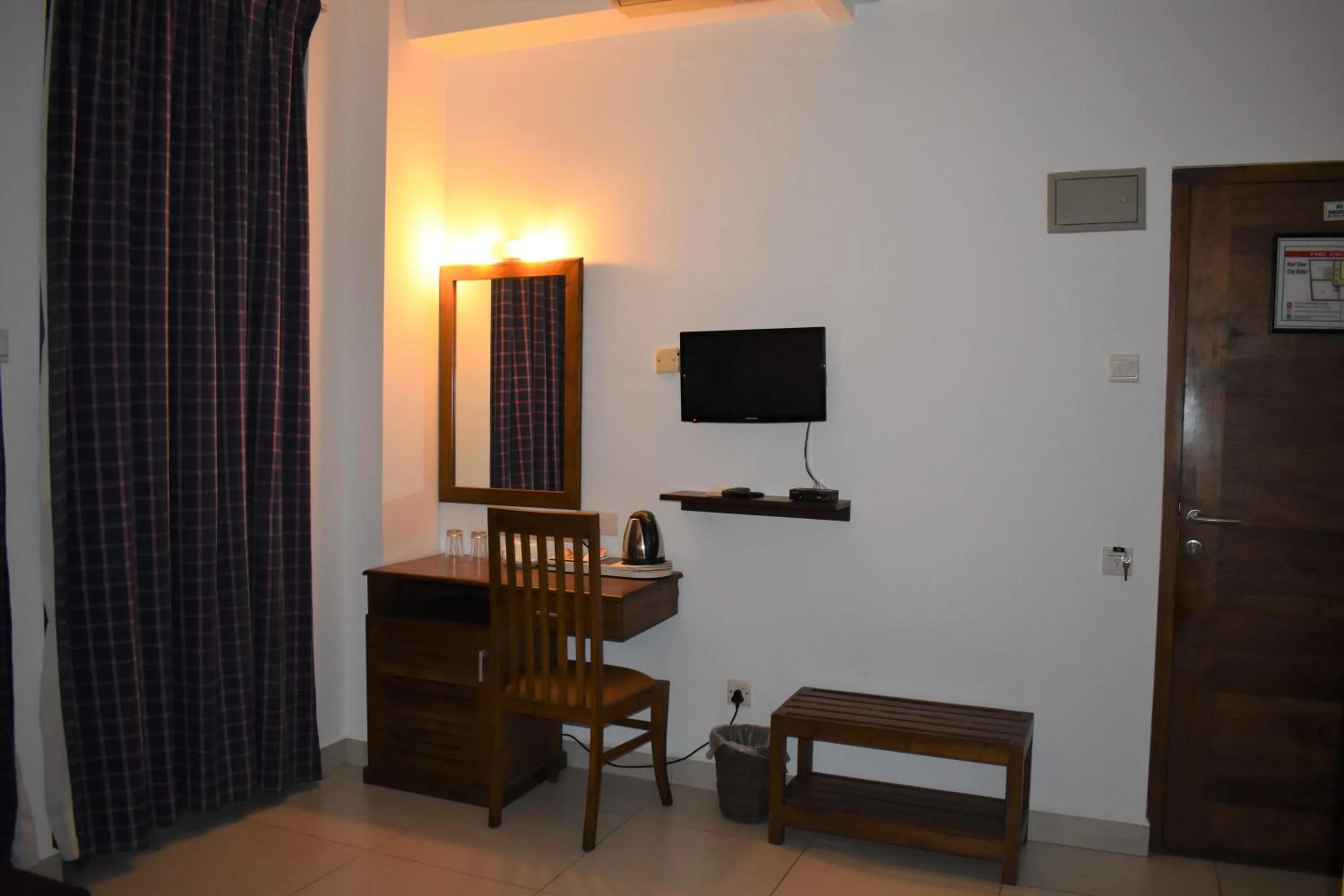 TV and multimedia in Port View City Hotel