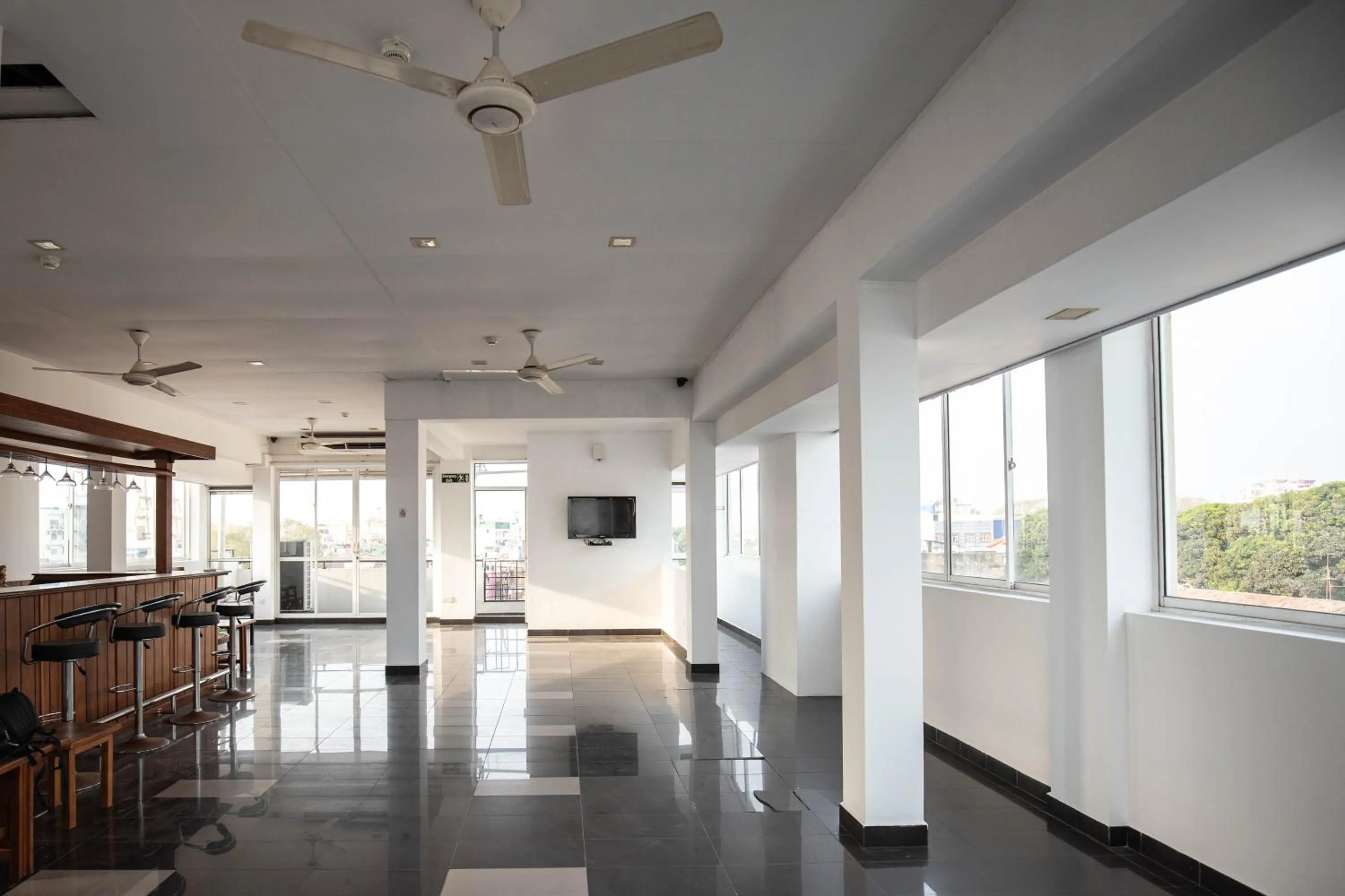 Alcoholic drinks in Port View City Hotel