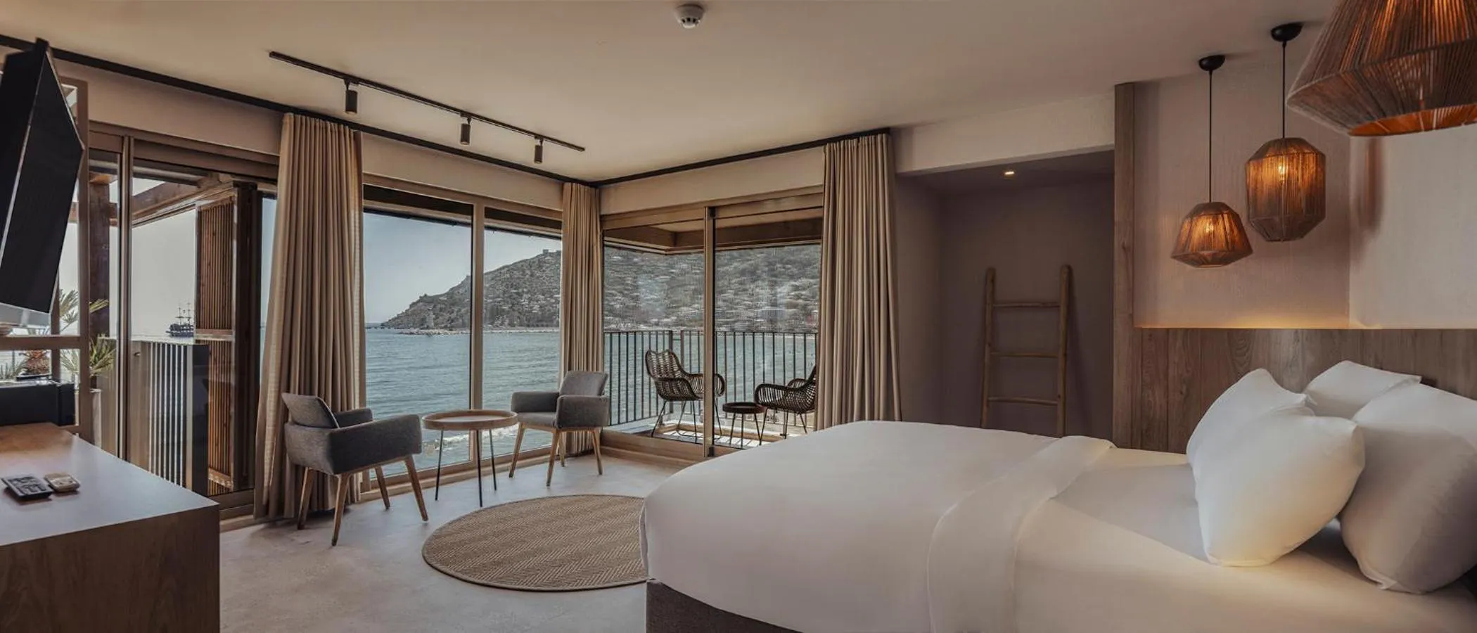 Photo of the whole room, Bed in En Vie Beach Boutique Hotel - Adults Only