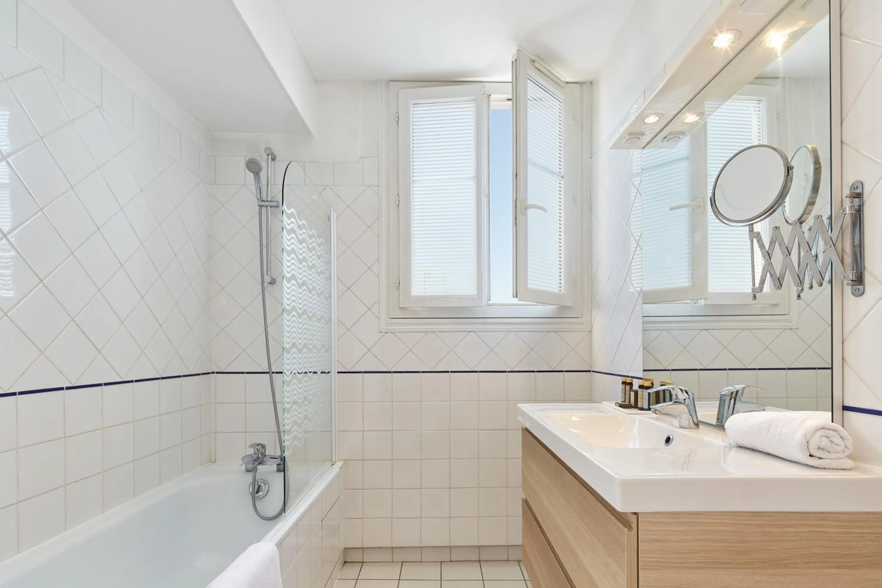 Bathroom in Hotel Résidence Paris Asnières