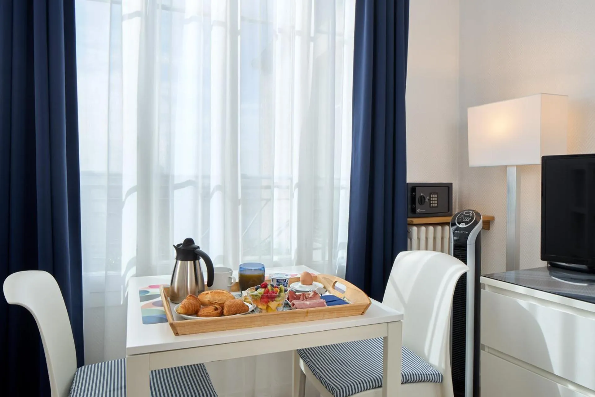 Continental breakfast in Hotel Résidence Paris Asnières