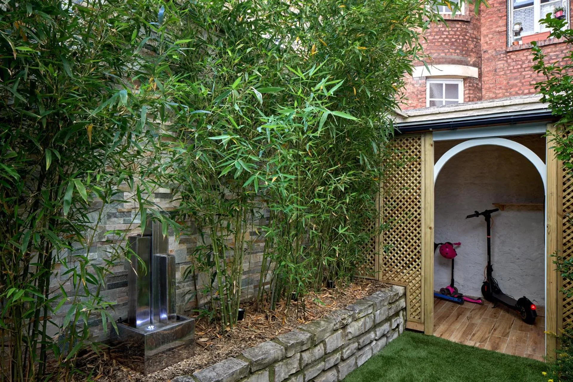 Patio in Hotel Résidence Paris Asnières