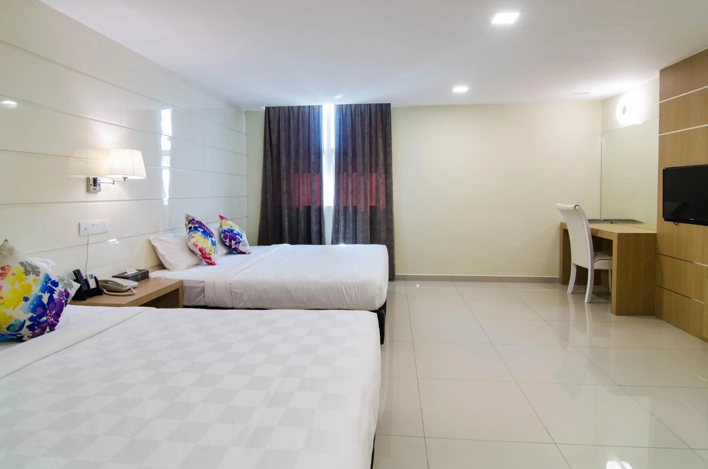 Bed in Mornington Hotel Sitiawan