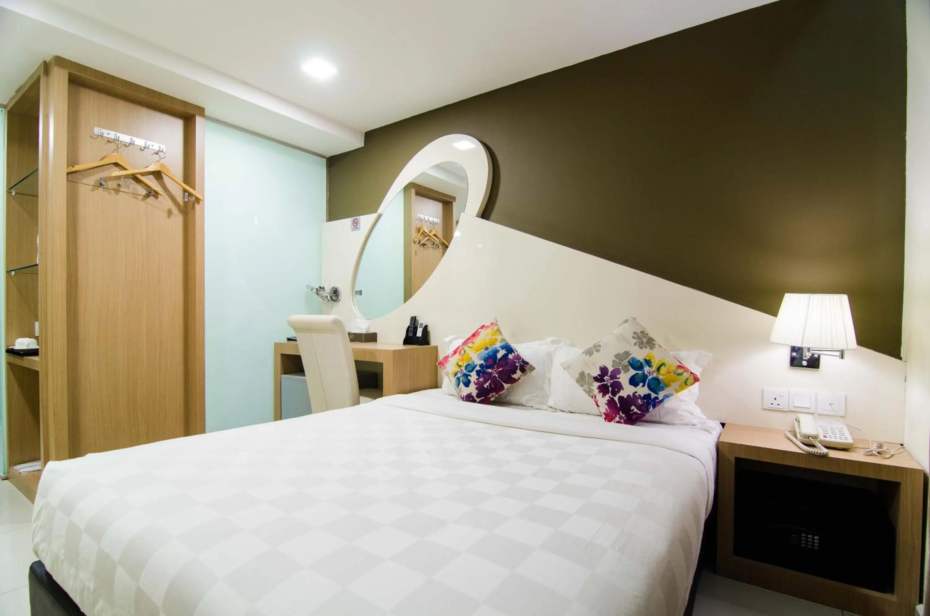 Bed in Mornington Hotel Sitiawan