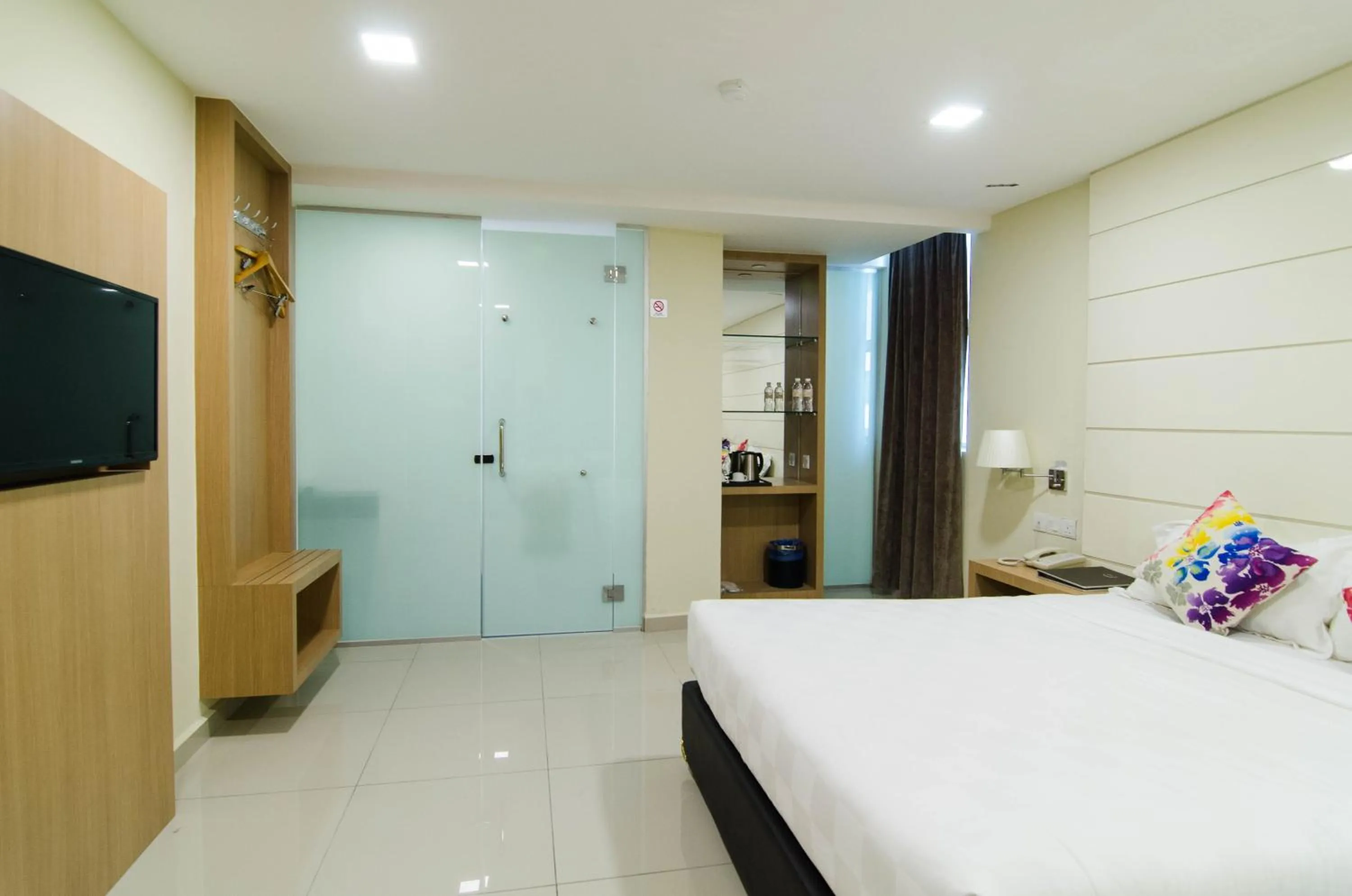 Bed in Mornington Hotel Sitiawan