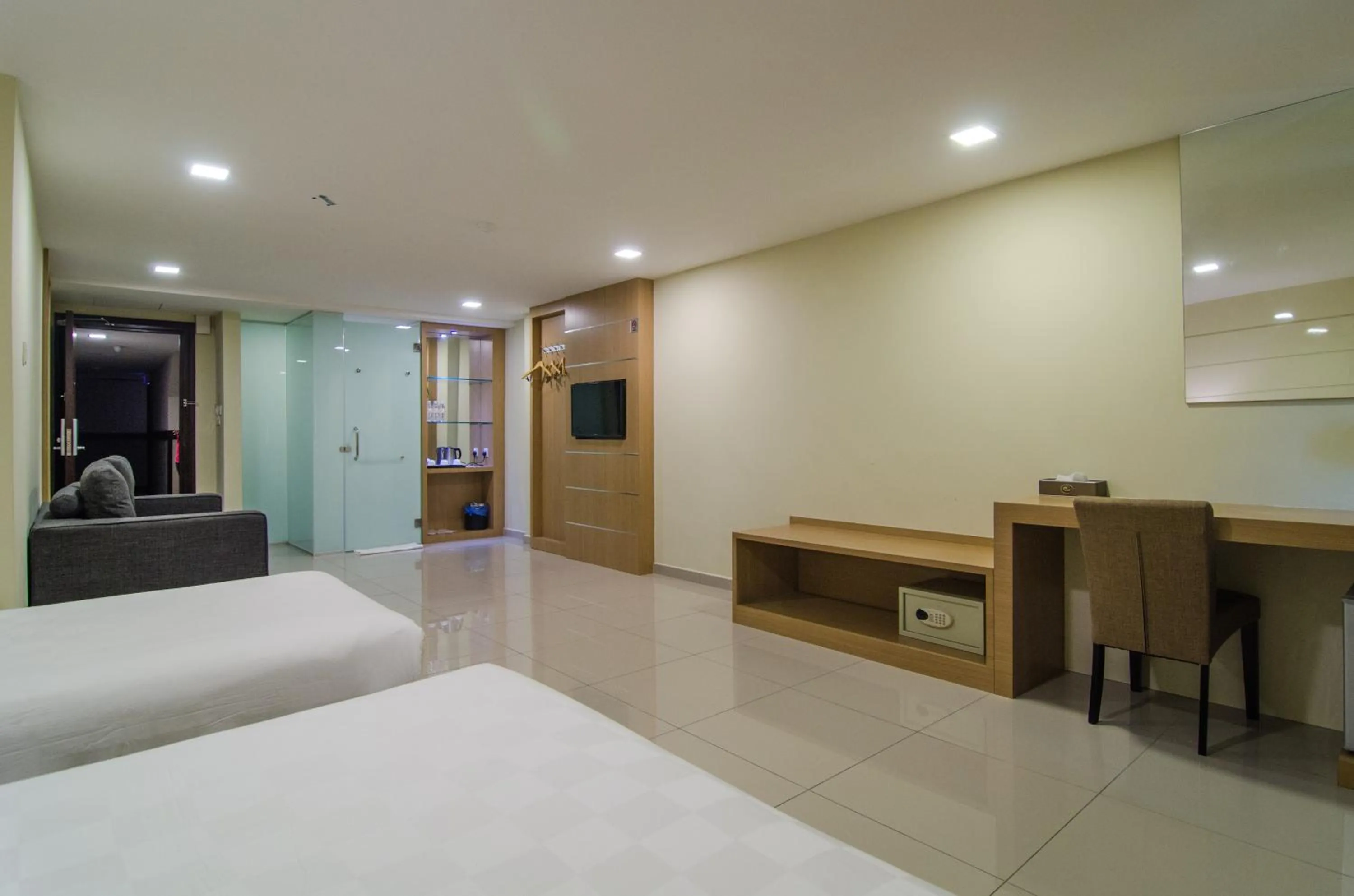 Photo of the whole room, Bed in Mornington Hotel Sitiawan