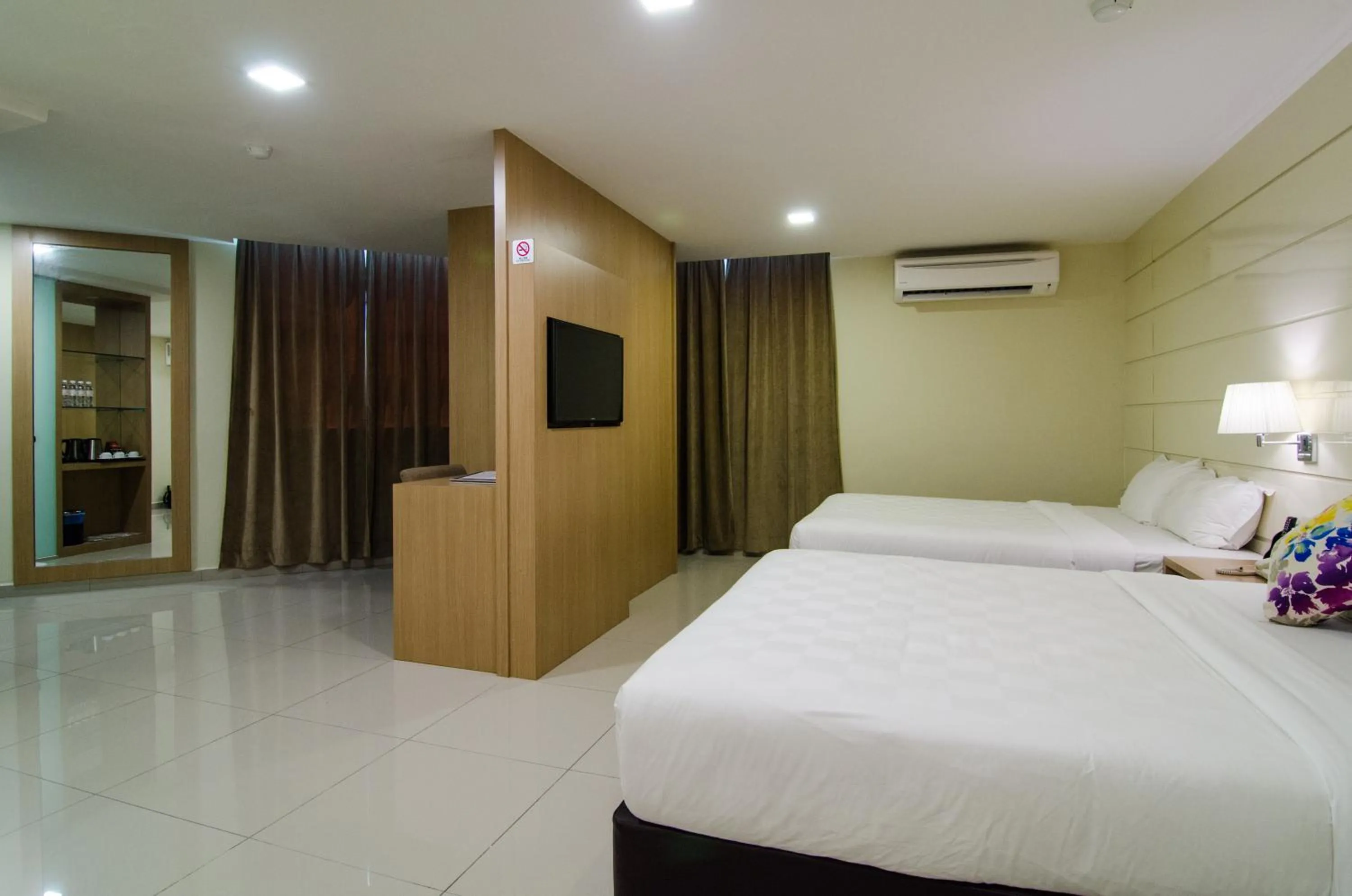 Photo of the whole room, Bed in Mornington Hotel Sitiawan