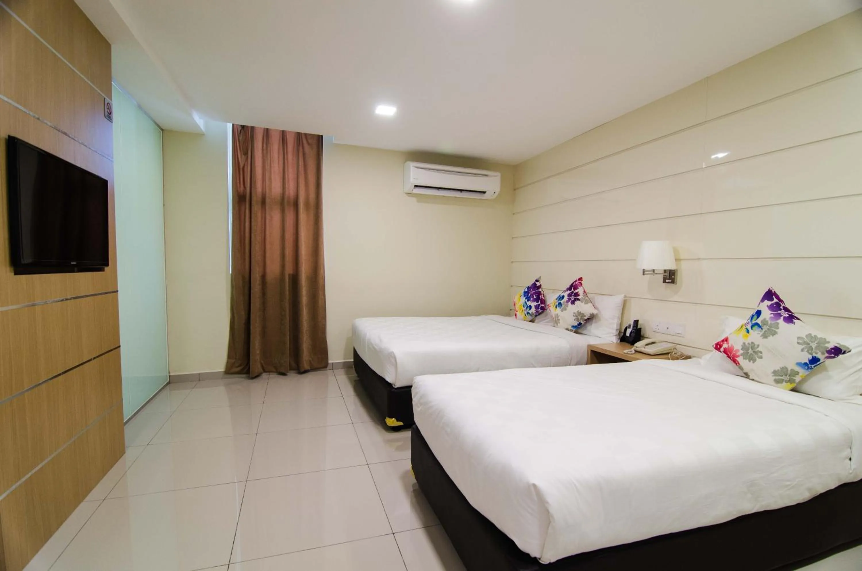 Bed in Mornington Hotel Sitiawan