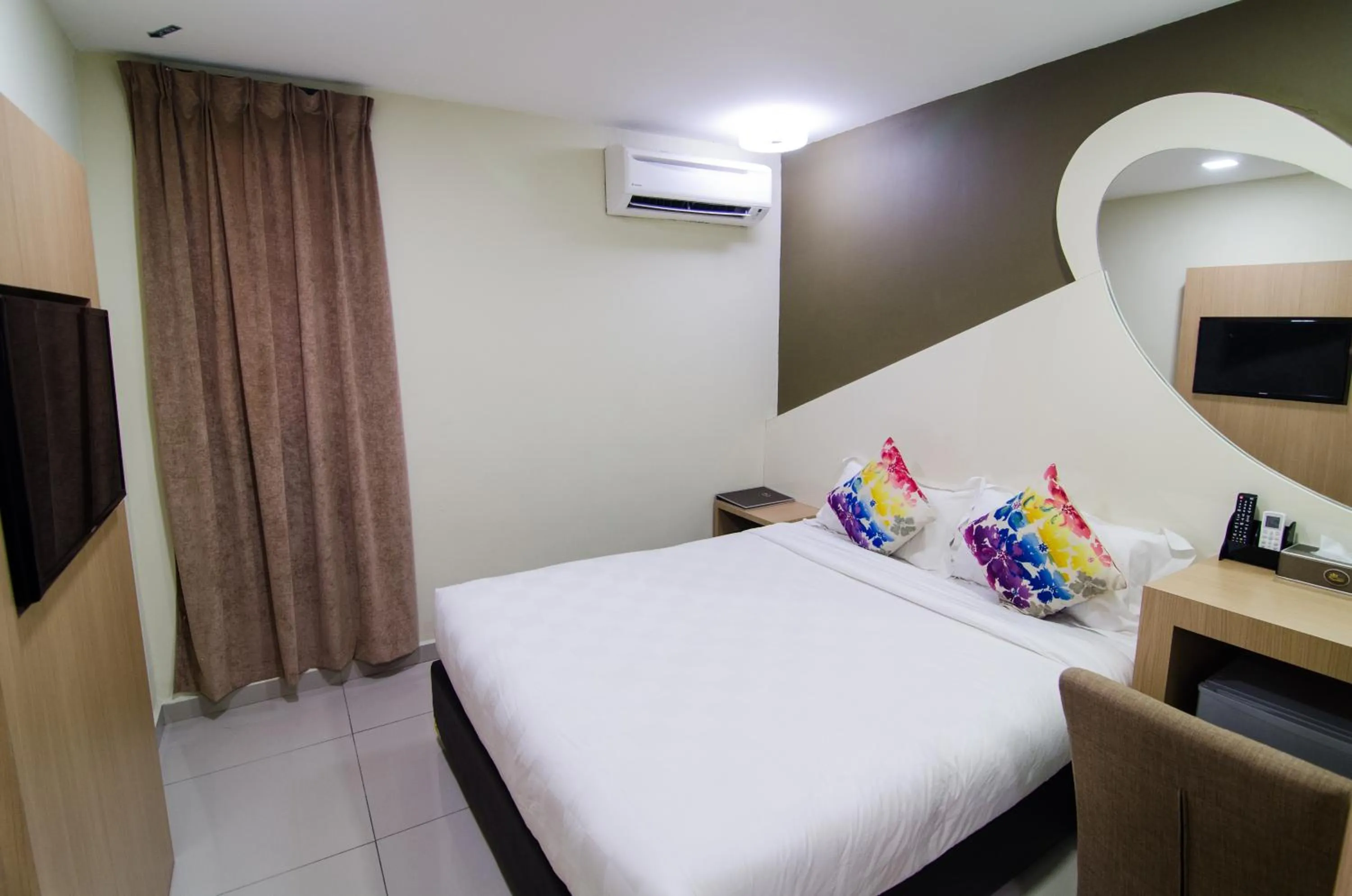Bed in Mornington Hotel Sitiawan