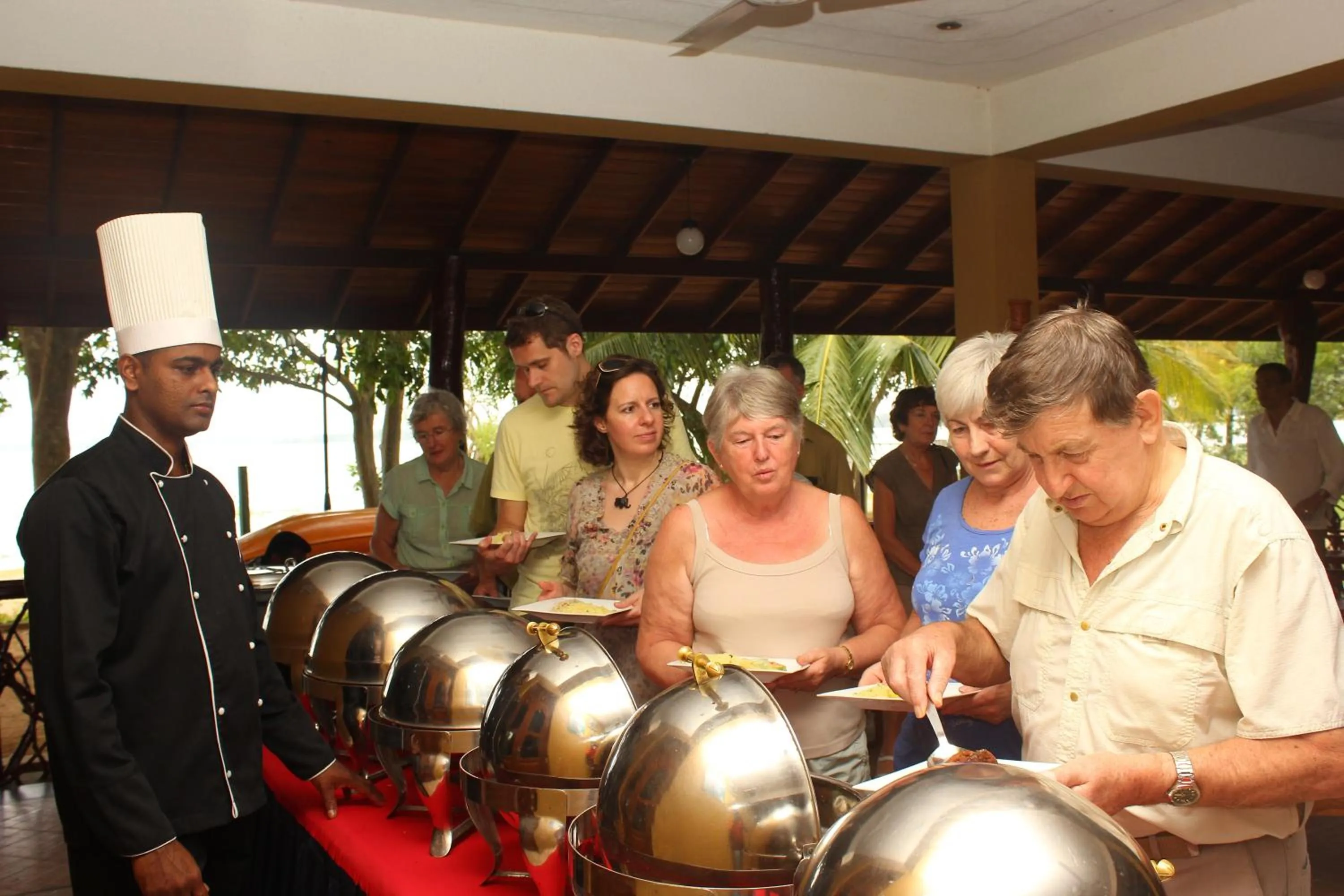 Restaurant/places to eat in Wila Safari Hotel