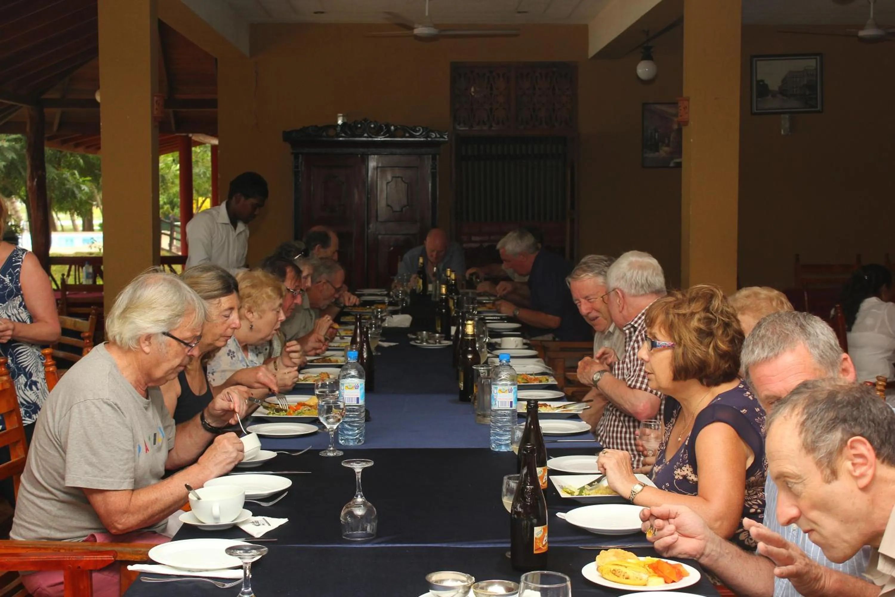 Restaurant/places to eat in Wila Safari Hotel