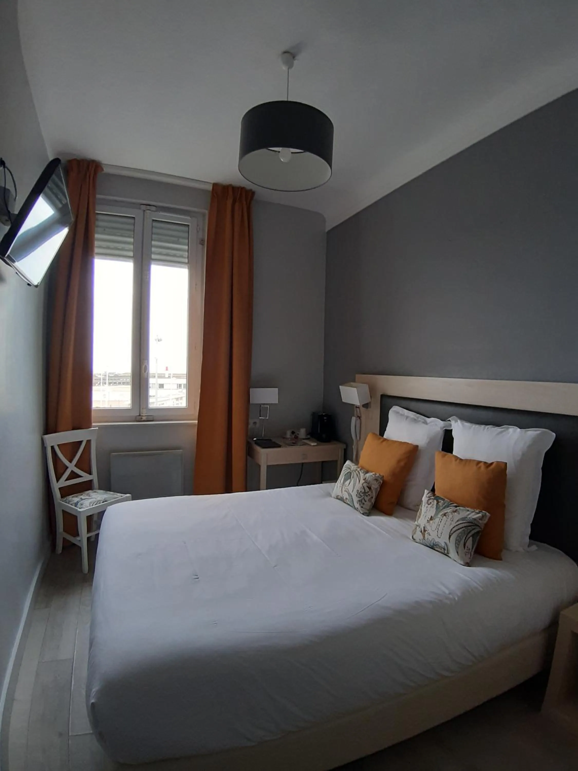 Photo of the whole room, Bed in Les Embruns