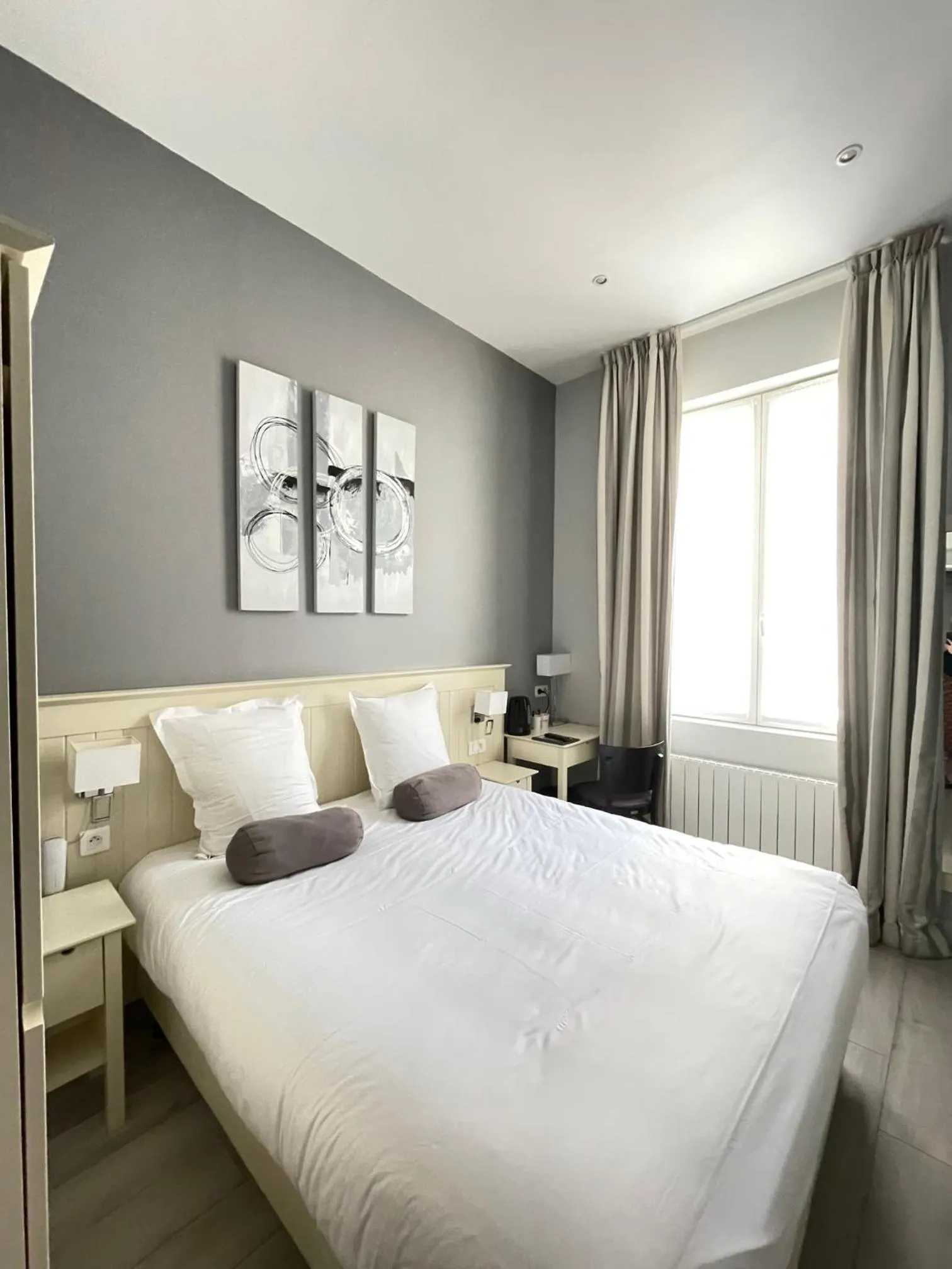 Photo of the whole room, Bed in Les Embruns